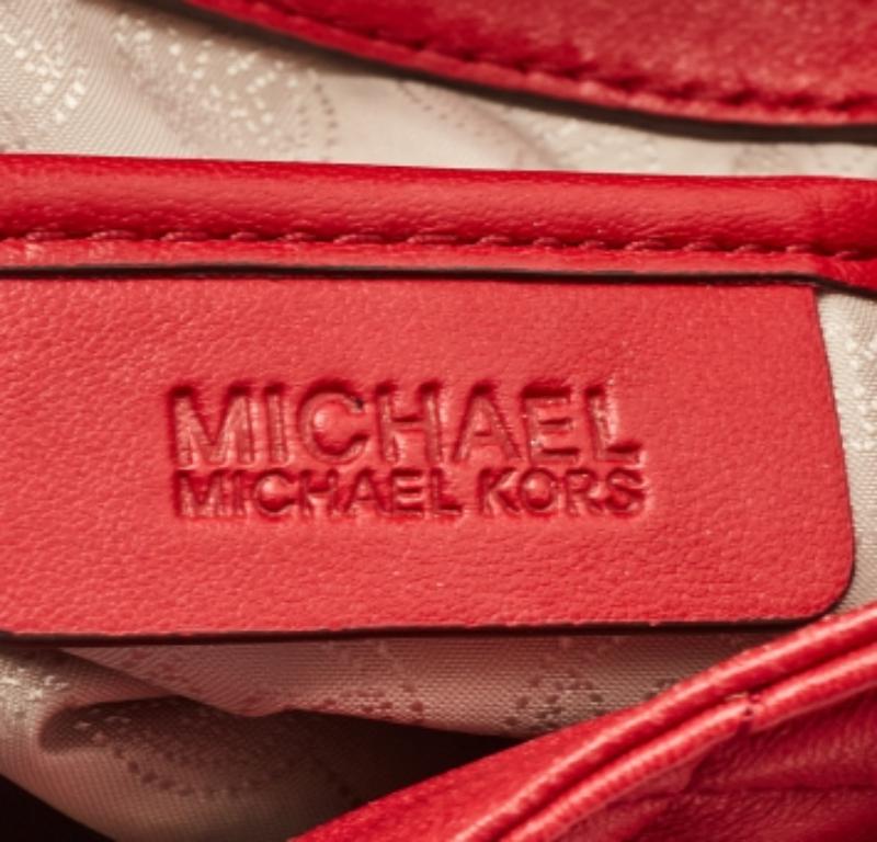 Michael Michael Kors - Hobo con charme in pelle trapuntata rossa in vendita 3