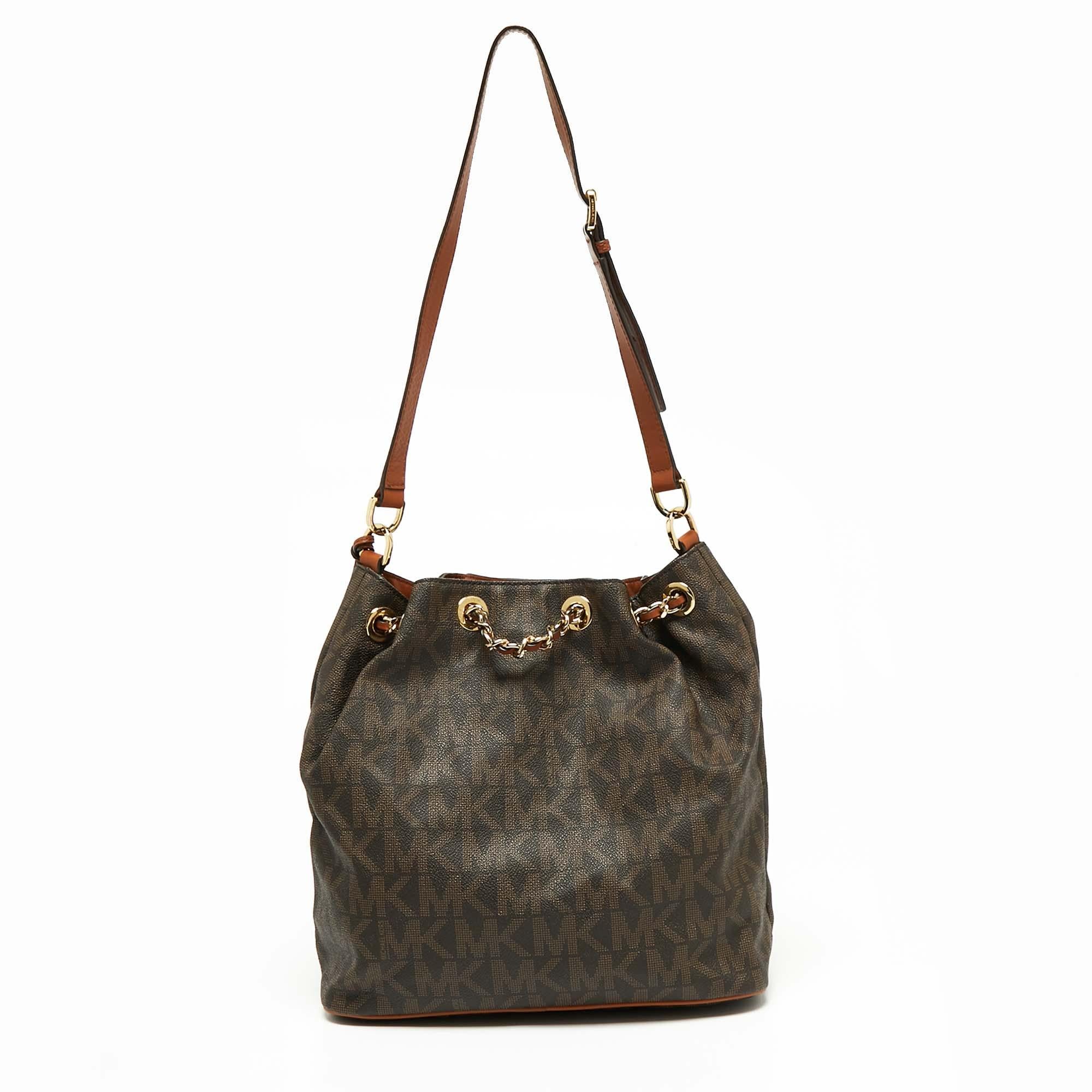 This Frankie bucket bag from MICHAEL Michael Kors is perfect for everyday use. Crafted from dark-brown Signature coated canvas and leather, it is styled with a drawstring closure, single handle, and gold-tone hardware. A signatory MK charm hangs