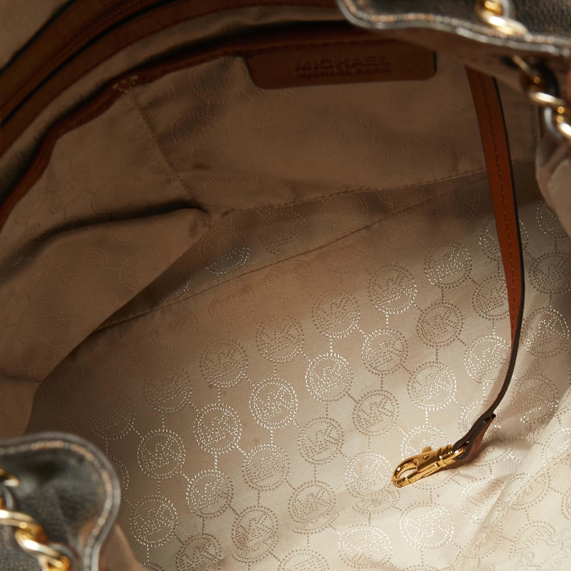 MICHAEL Michael Kors Signature Canvas and Leather Frankie Drawstring Bucket Bag In Good Condition In Dubai, Al Qouz 2
