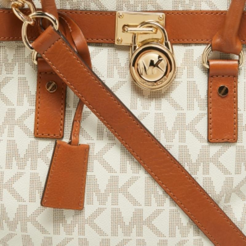MICHAEL Michael Kors Firma Lienzo Recubierto Tote Hamilton Norte Sur Grande en Bueno estado para la venta en Dubai, Al Qouz 2
