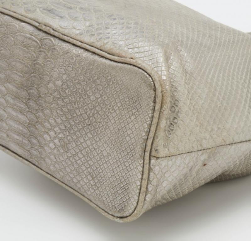 MICHAEL Michael Kors Silver Python Embossed Leather Frankie Drawstring Bag État moyen - En vente à Dubai, Al Qouz 2