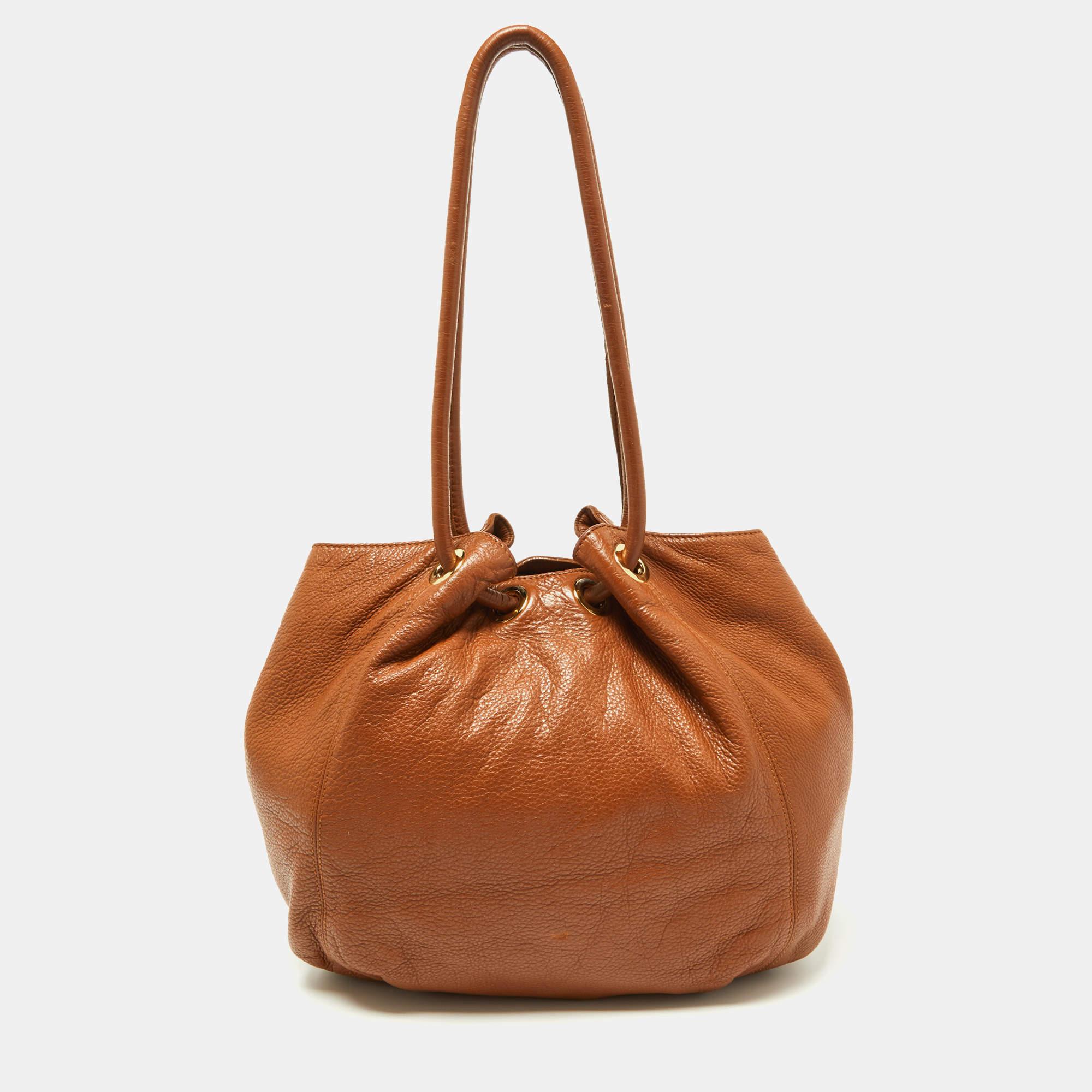 MICHAEL Michael Kors Tan Leather Tassel Hobo In Fair Condition For Sale In Dubai, Al Qouz 2