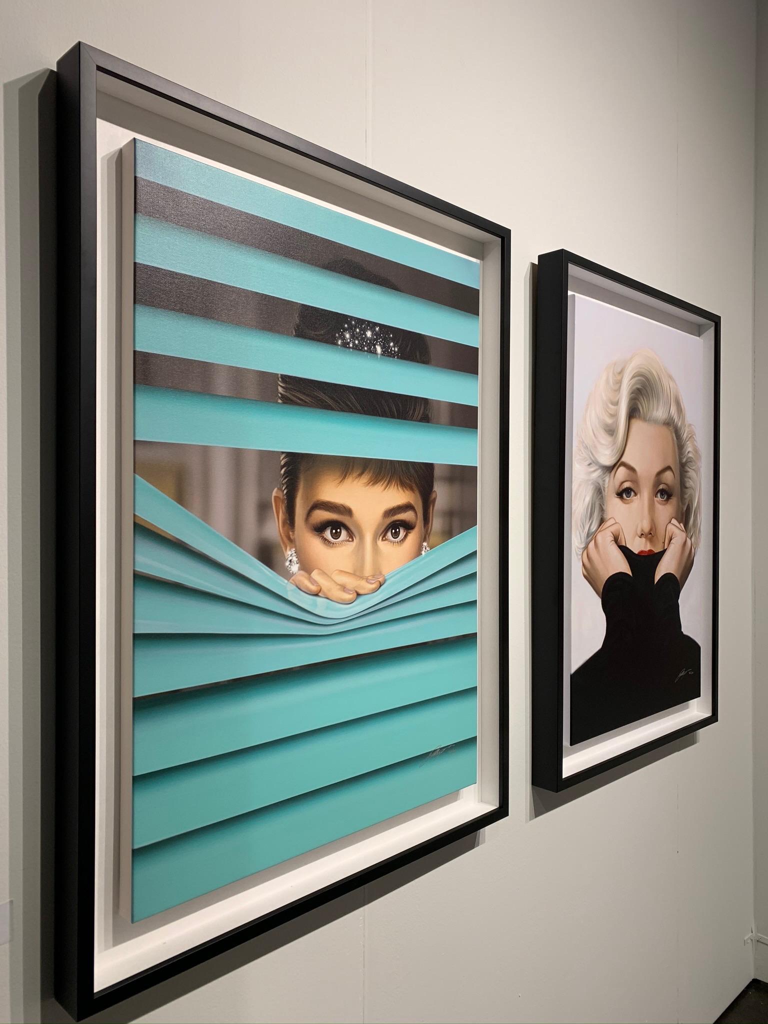 Michael Moebius
Audrey Tiffany Blue 2
Giclée su tela
Non incorniciato

40 x 28
Edizione di 250
$3,500

Disponibile anche in:
48 x 68 pollici
Edizione di 25
$15,000

Attualmente in mostra presso la galleria Art Angels

Michael Moebius 
Audrey Tiffany
