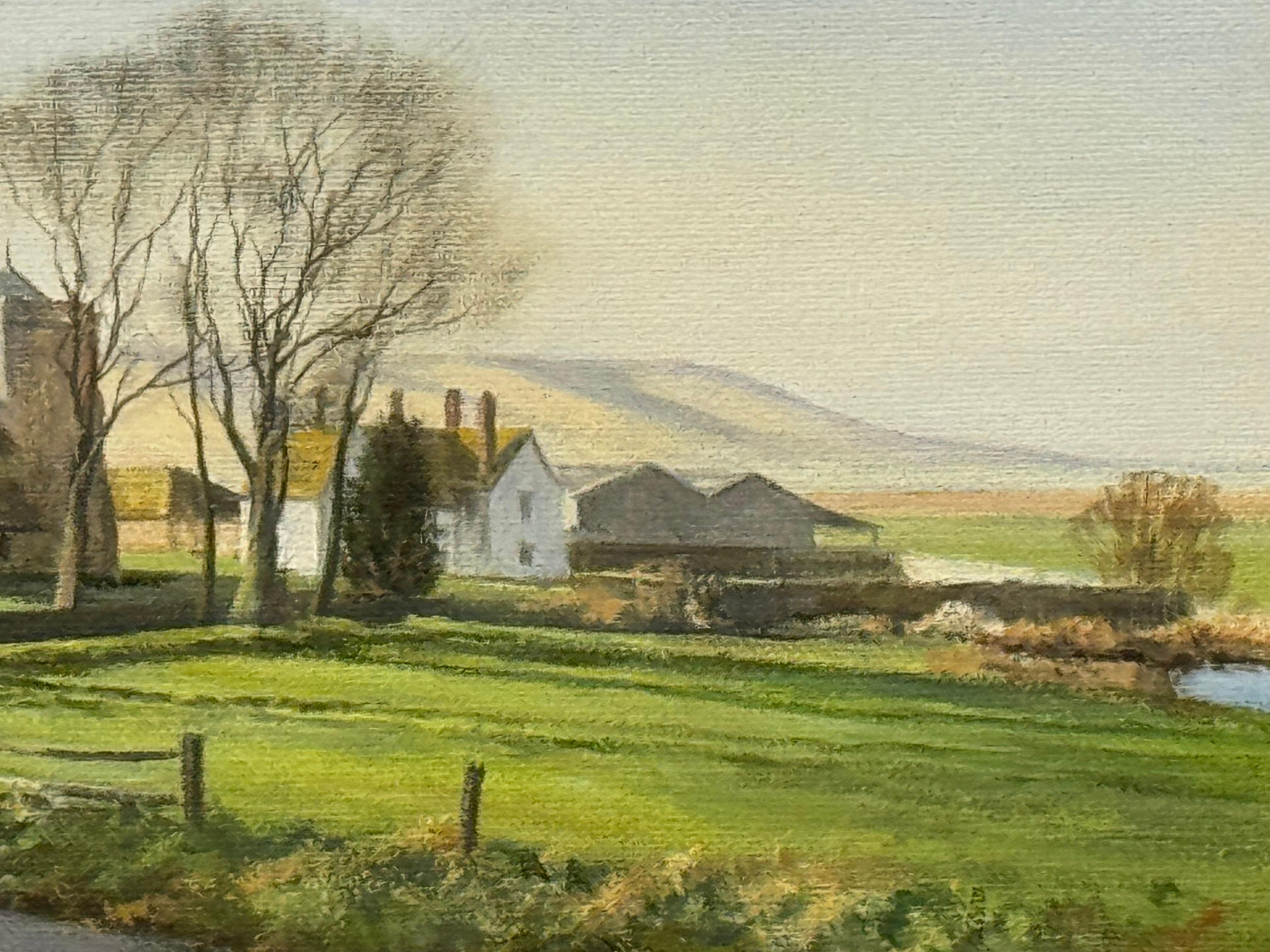 Paisaje rural, iglesia, cabañas, carretera serpenteante, luz suave, encanto intemporal en la campiña inglesa por el artista británico del siglo XX, Michael Morris (1938-2010)

El arte mide 10 x 8 pulgadas
El marco mide 13,5 x 11,75 pulgadas

Este