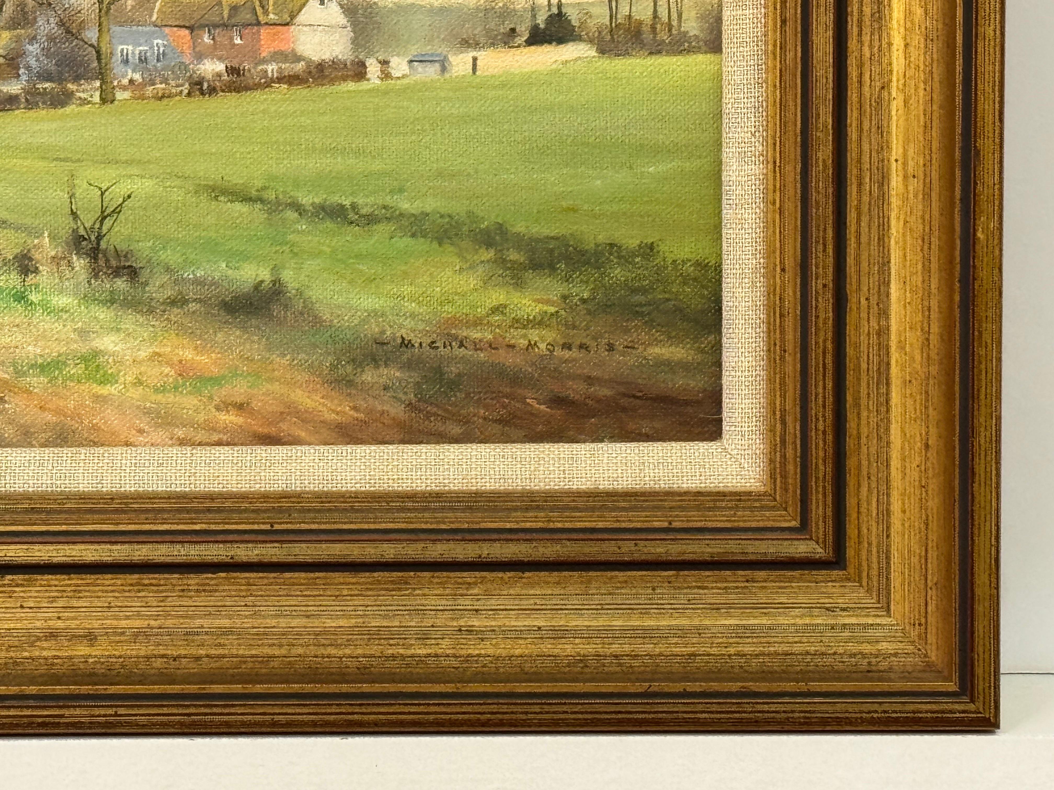Scène de campagne paisible avec ferme, champs ouverts, lumière douce et nostalgie de la campagne anglaise par l'artiste britannique du 20e siècle, Michael Morris (1938-2010).

L'œuvre d'art mesure 10 x 8 pouces
Le cadre mesure 13,5 x 11,75