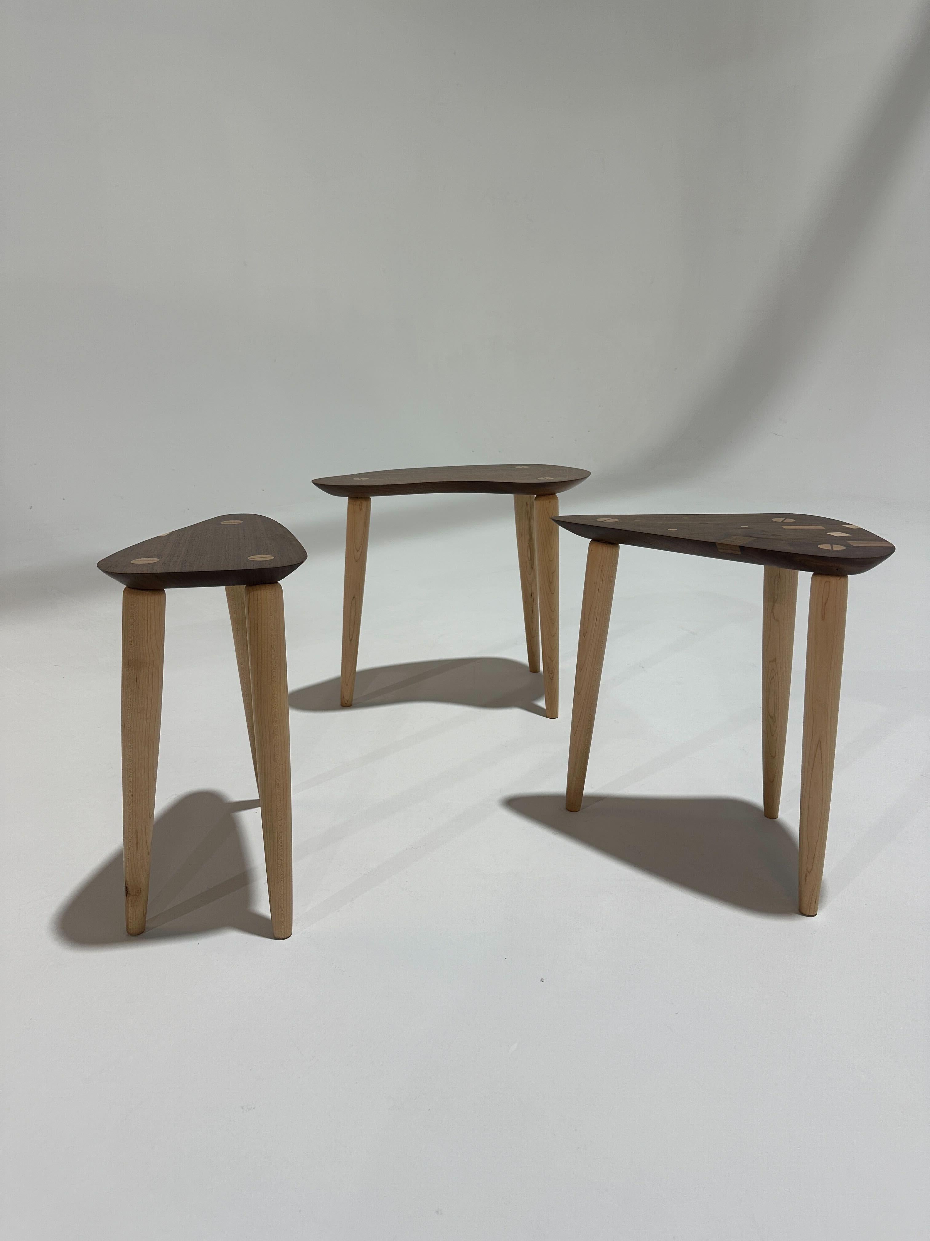 Michael Oates - Cattywampus Turned Leg Side Table Set of 3 In Excellent Condition For Sale In Alpha, NJ