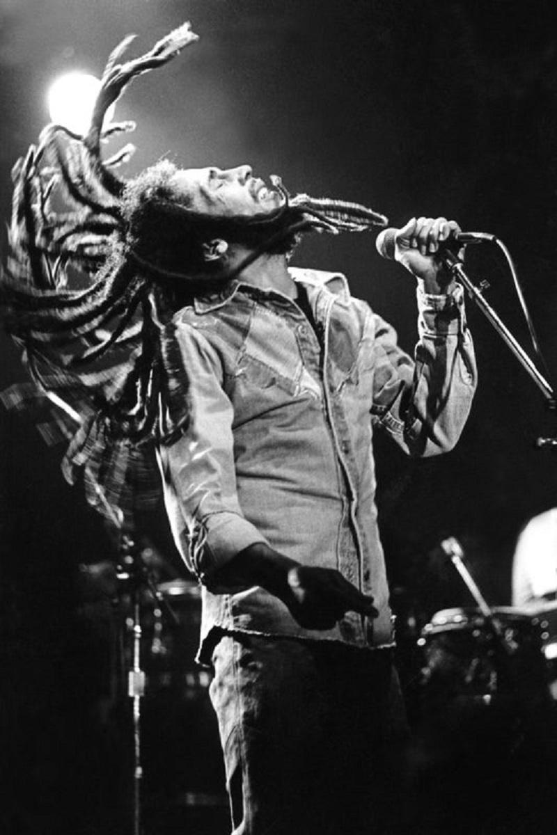 "Bob Marley" by Michael Ochs Archives

Bob Marley Los Angeles 1979.

Unframed
Paper Size: 16"x 12'' (inches)
Printed 2022 
Silver Gelatin Fibre Print