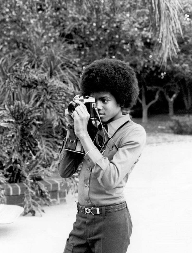 Michael Ochs Archives/Getty Images Black and White Photograph - "Michael Jackson Home Photo Shoot" by Michael Ochs Archives