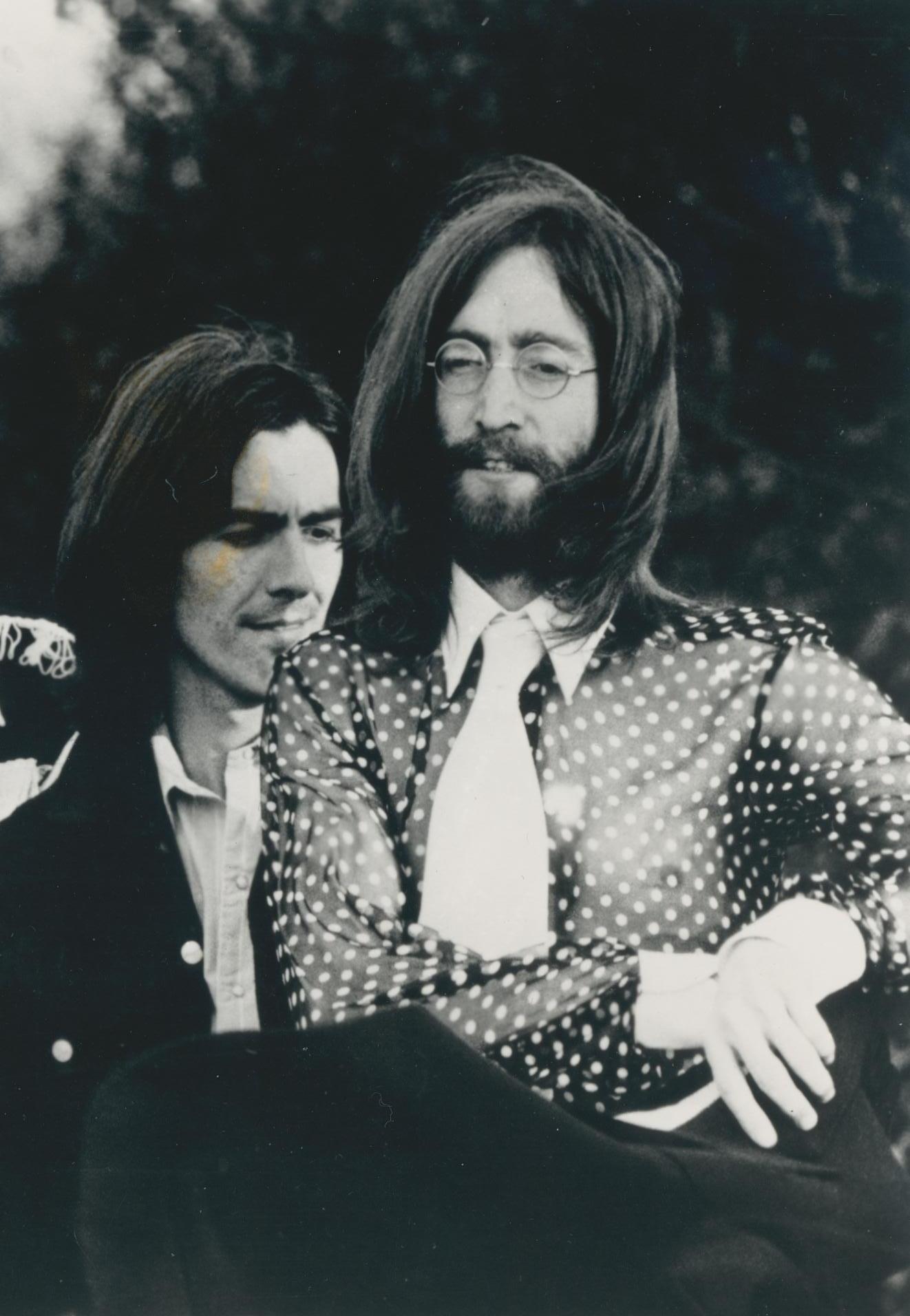Die Beatles, Schwarz-Weiß-Fotografie, 1960er Jahre, 22,2 x 25,2 cm – Photograph von Michael Ochs