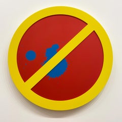 « No Porten (Blue on Red) » (bleu sur rouge) - art conceptuel, sculpture murale - Lawrence Weiner