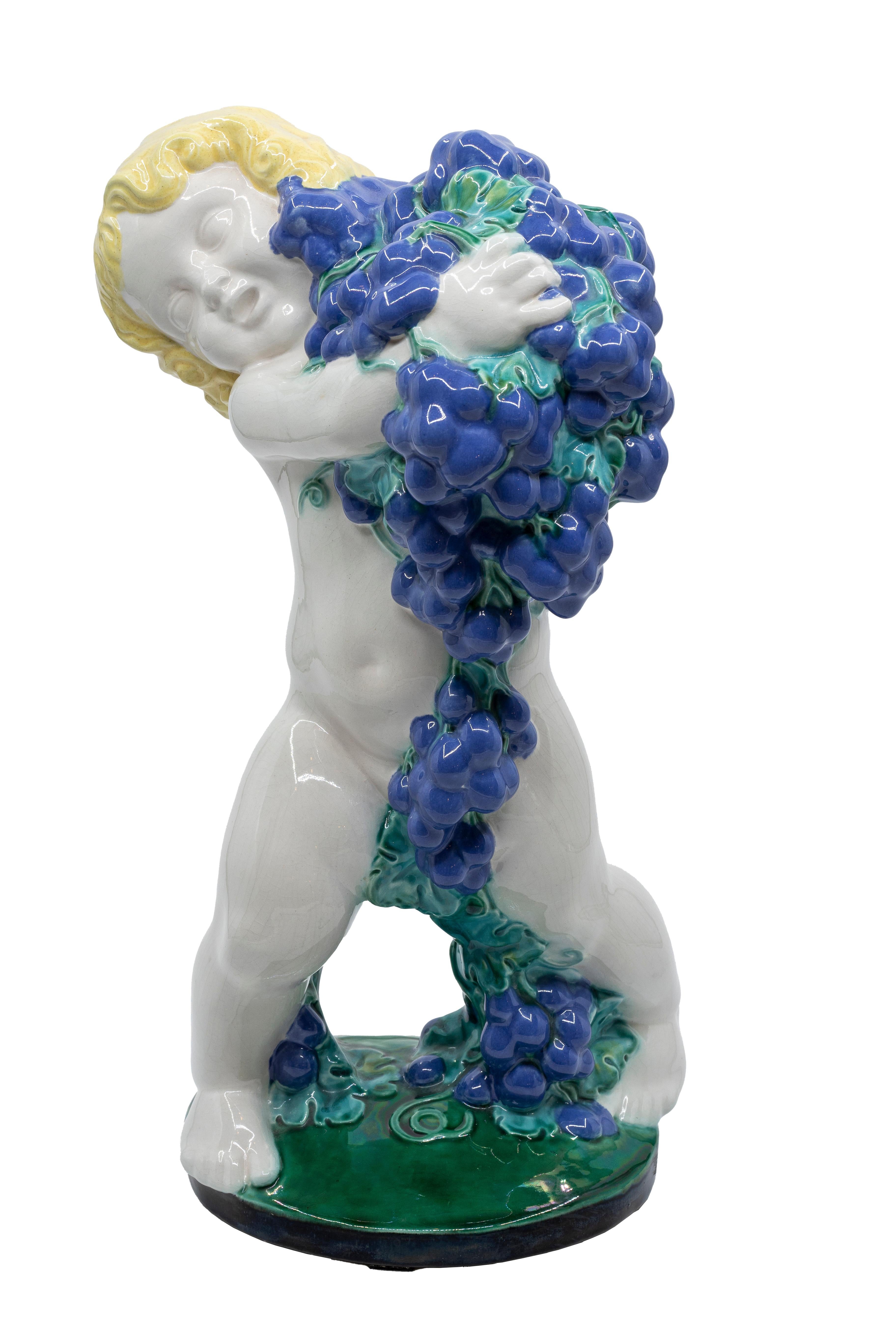 Putti delle quattro stagioni, Michael Powolny, Wiener Keramik, 1906 ca.

Il famoso design di Michael Powolny è uno dei più famosi esempi di ceramica Jugendstil. Sono state prodotte dalla Wiener Keramik di Vienna all'inizio del XX secolo. È raro che