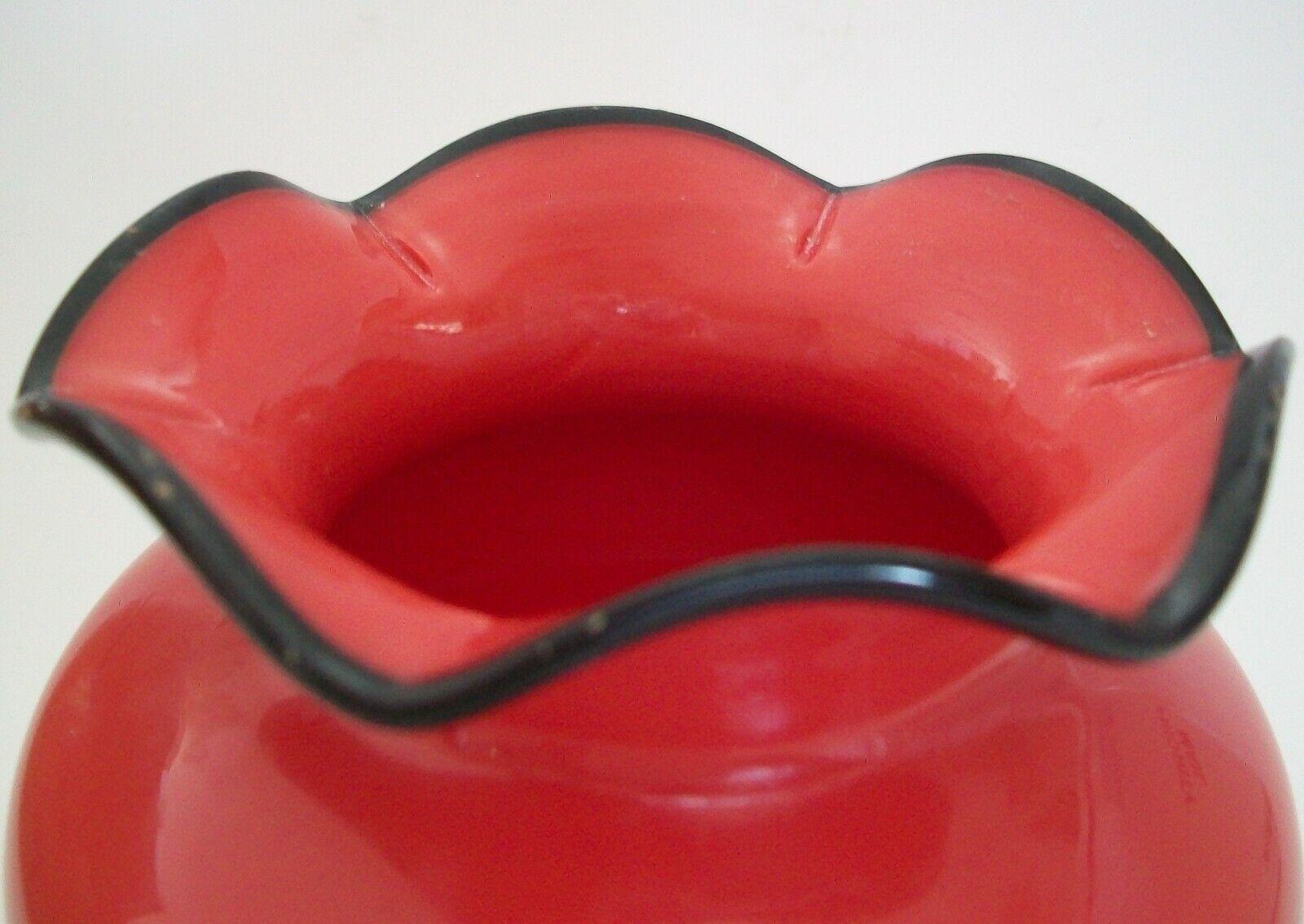 20th Century Michael Powolny - Loetz - Bohemian Red Tango Glass Vase - C.R., Early 20th C For Sale