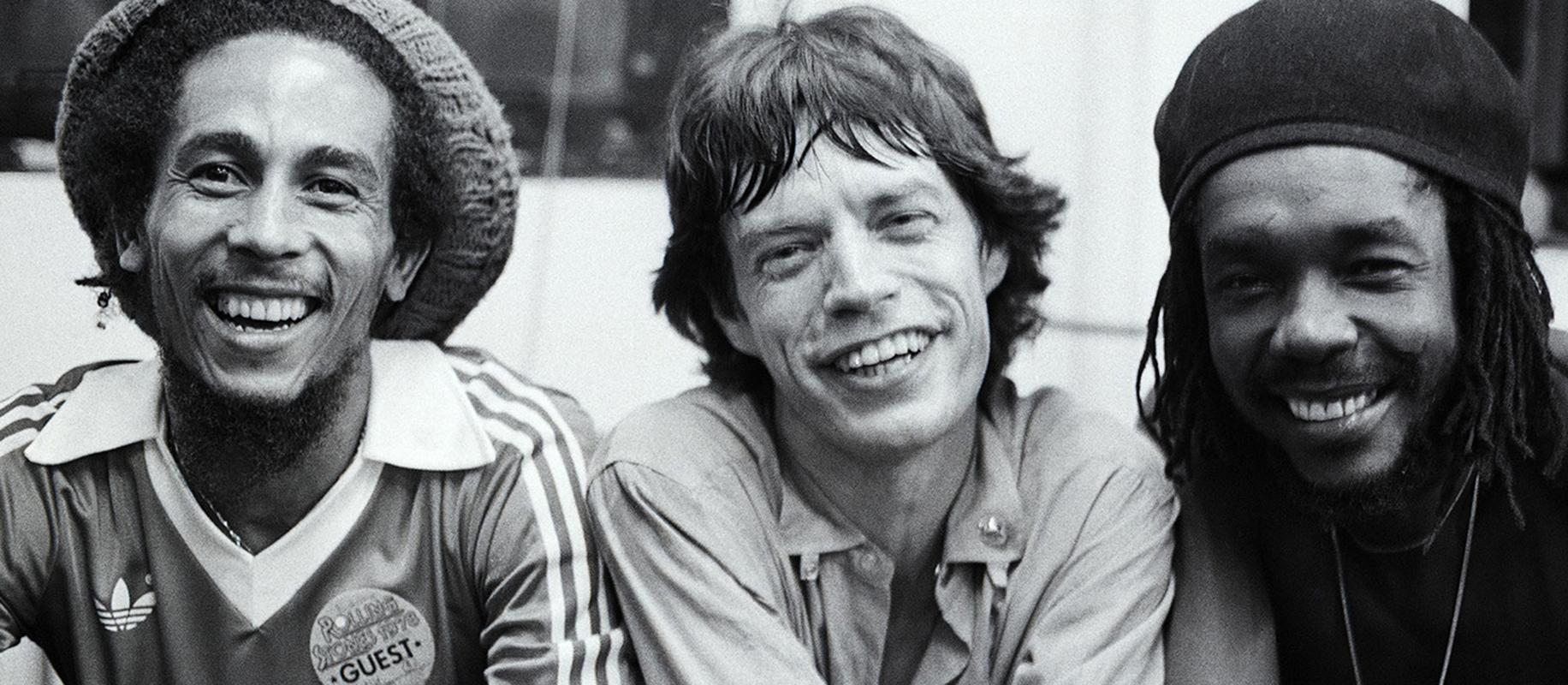 Bob, Mick und Pete, von Michael Putland, 1978
Limitierte Nachlass-Edition

Bob Marley, Mick Jagger und Peter Tosh hinter der Bühne nach dem Konzert der Rolling Stones im Palladium Theatre, New York, 1978.

Silbergelatine-Faserabzug.
20x24 Zoll / 51