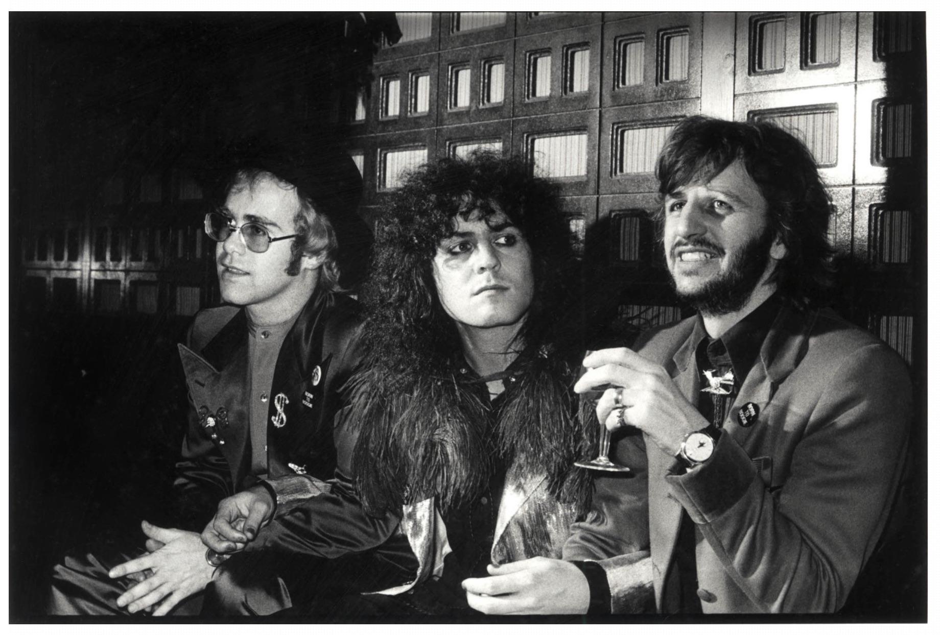 Elton John, Marc Bolan & Ringo Starr 1973 – Photograph von Michael Putland