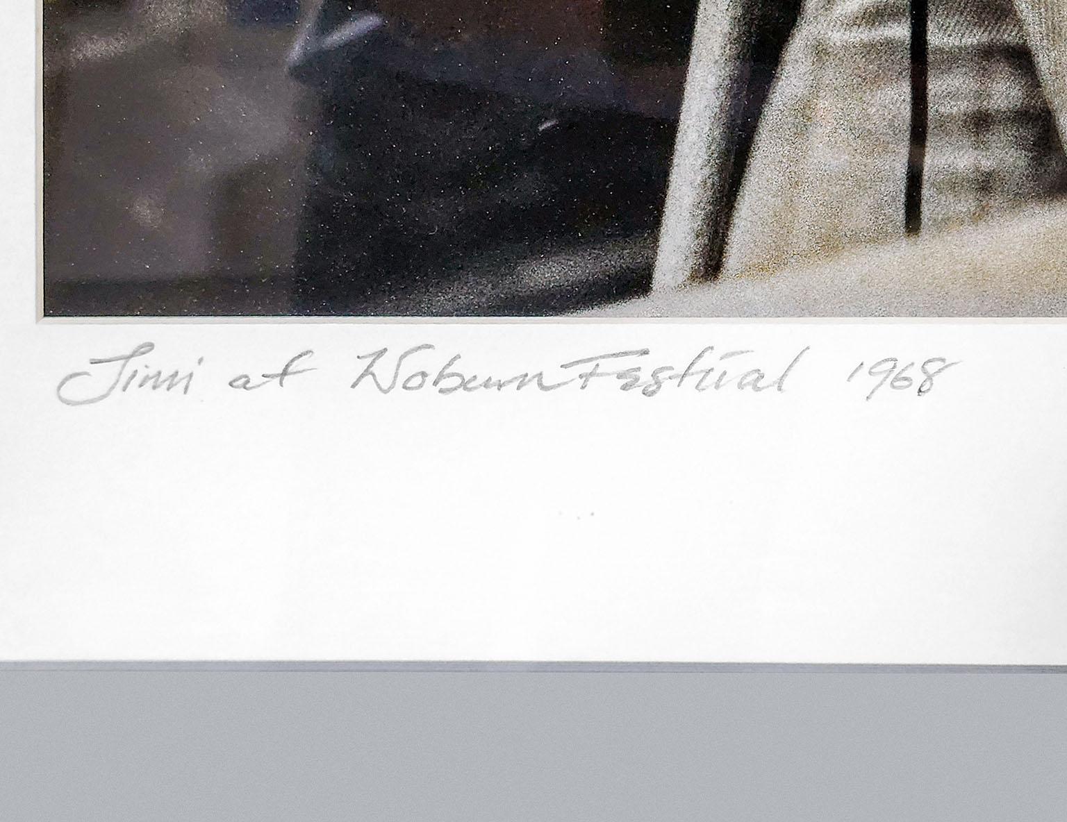 „Jimi auf dem Woburn Festival 1968“, gerahmte B&W-Fotografie von Michael Putland  im Angebot 1