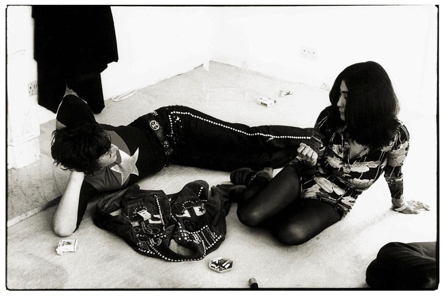 John Lennon et Yono Oko 1971 - Photograph de Michael Putland
