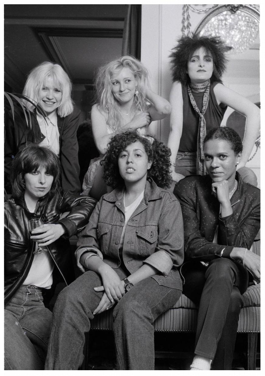 Ladies Tea Party 1980 - Photograph de Michael Putland