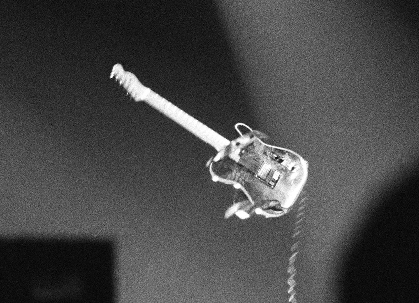 The Who – Pete Townshend 1979 – Nachlassdruck in limitierter Auflage (Schwarz), Portrait Photograph, von Michael Putland