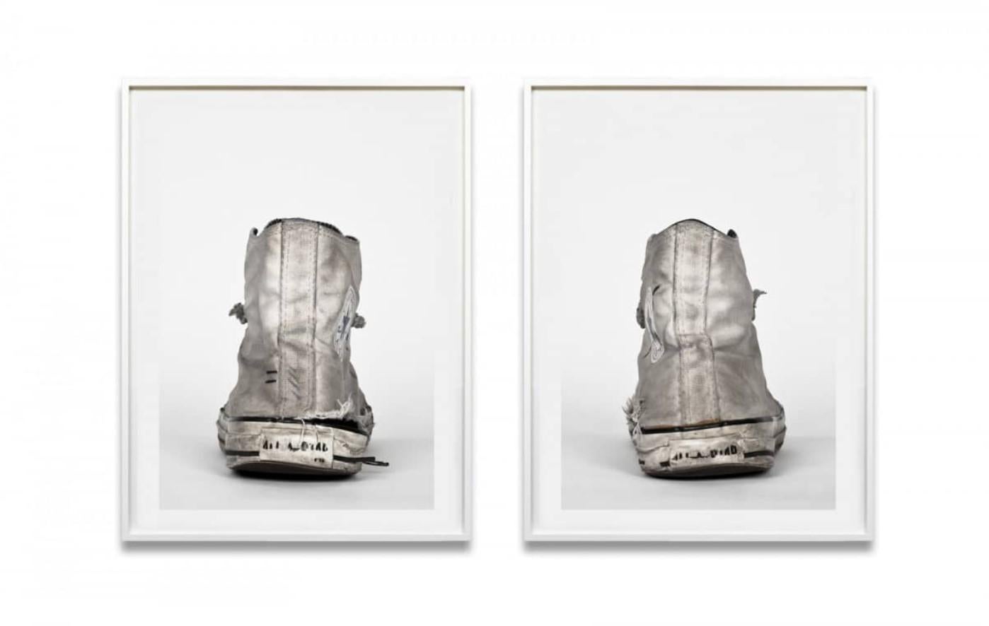 Converse, Silver Hi Tops ist ein dynamischer C-Type-Druck, der in dieser Größe in einer Auflage von 12 Stück verkauft wird. 

Der angegebene Preis bezieht sich auf zwei C-Type-Drucke, die 30" x 22" groß sind und ungerahmt verkauft werden.

Dieser