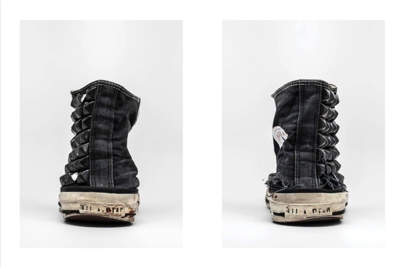 Converse, Studs ist ein dynamischer C-Type-Druck, der in dieser Größe in einer Auflage von 12 Stück verkauft wird. 

Der angegebene Preis bezieht sich auf zwei C-Type-Drucke, die 30" x 22" groß sind und ungerahmt verkauft werden.

Dieser Druck ist