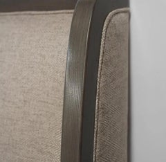 Moderner Designer California King gepolsterter Bettrahmen von Michael Smith