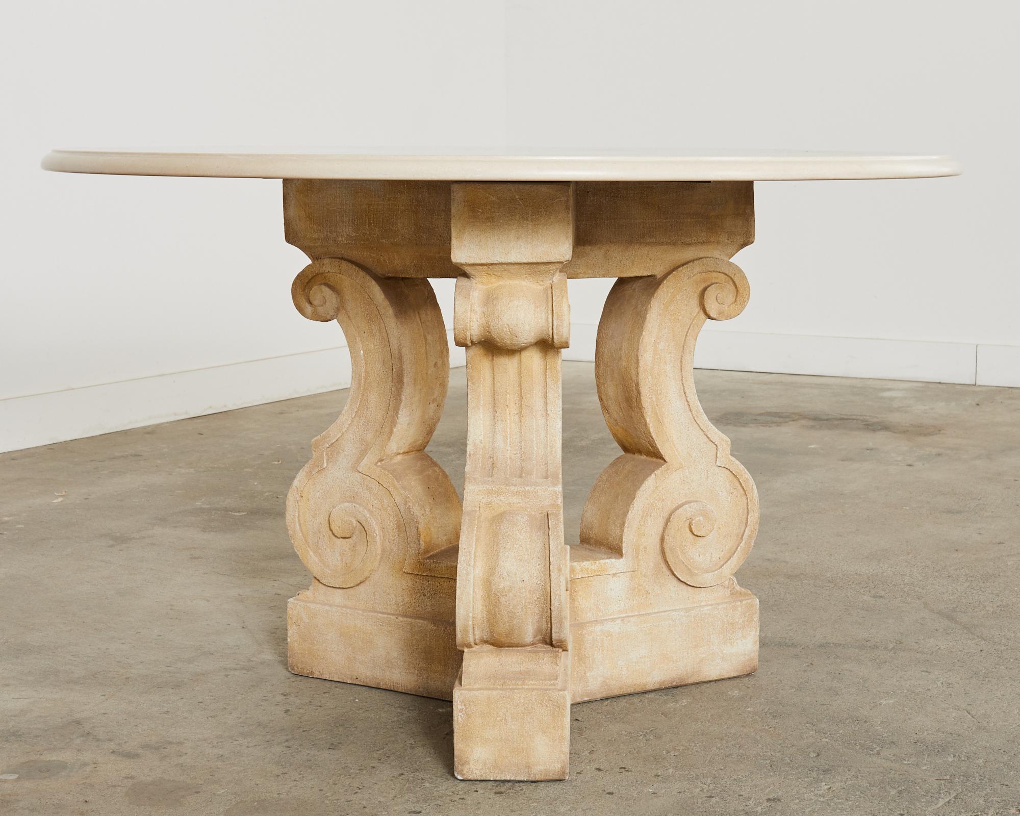 Table centrale en pierre de style néoclassique attribuée à Michael Taylor  en vente 2