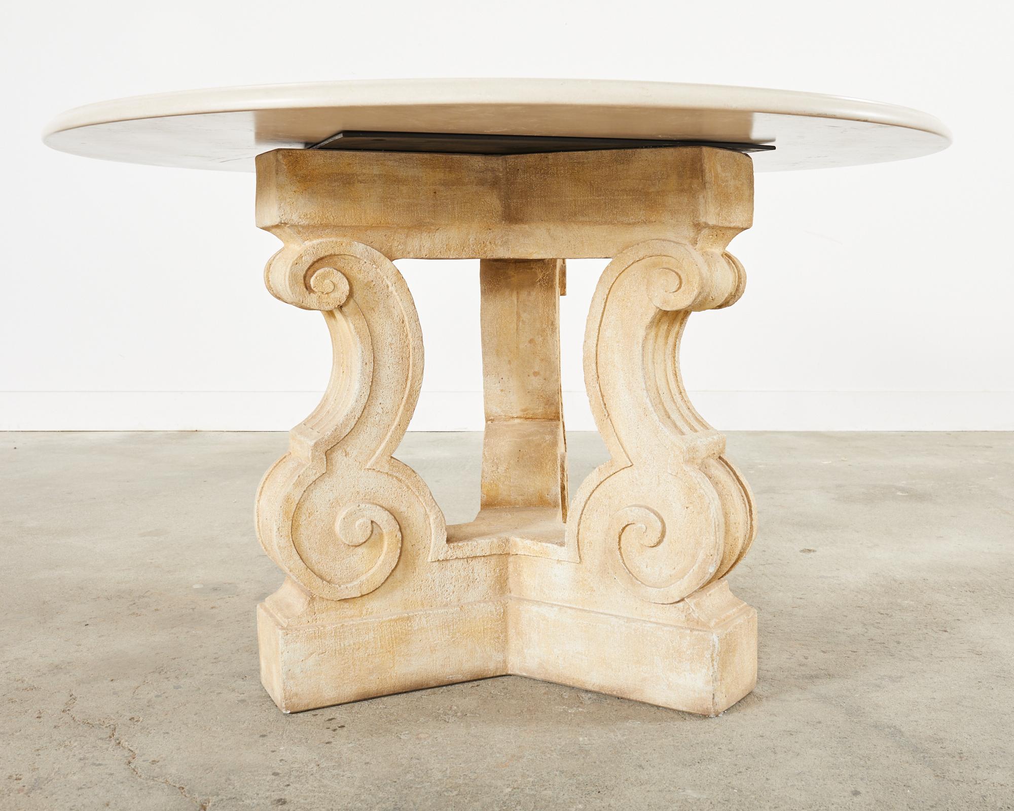 Table centrale en pierre de style néoclassique attribuée à Michael Taylor  en vente 3