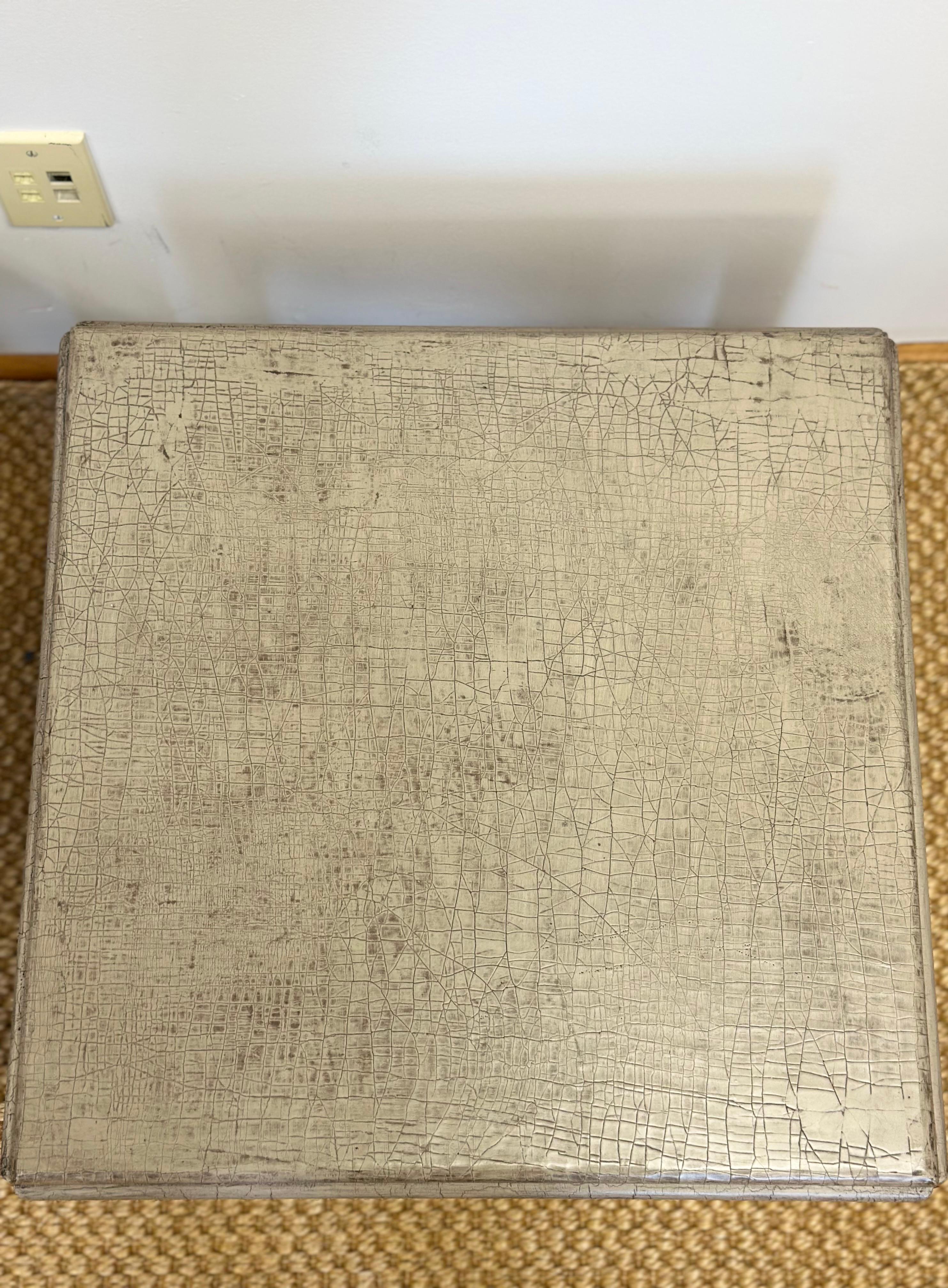 Michael Taylor Baker Far East Chinoiserie Tables d'appoint basses grises à deux niveaux - a Set en vente 2