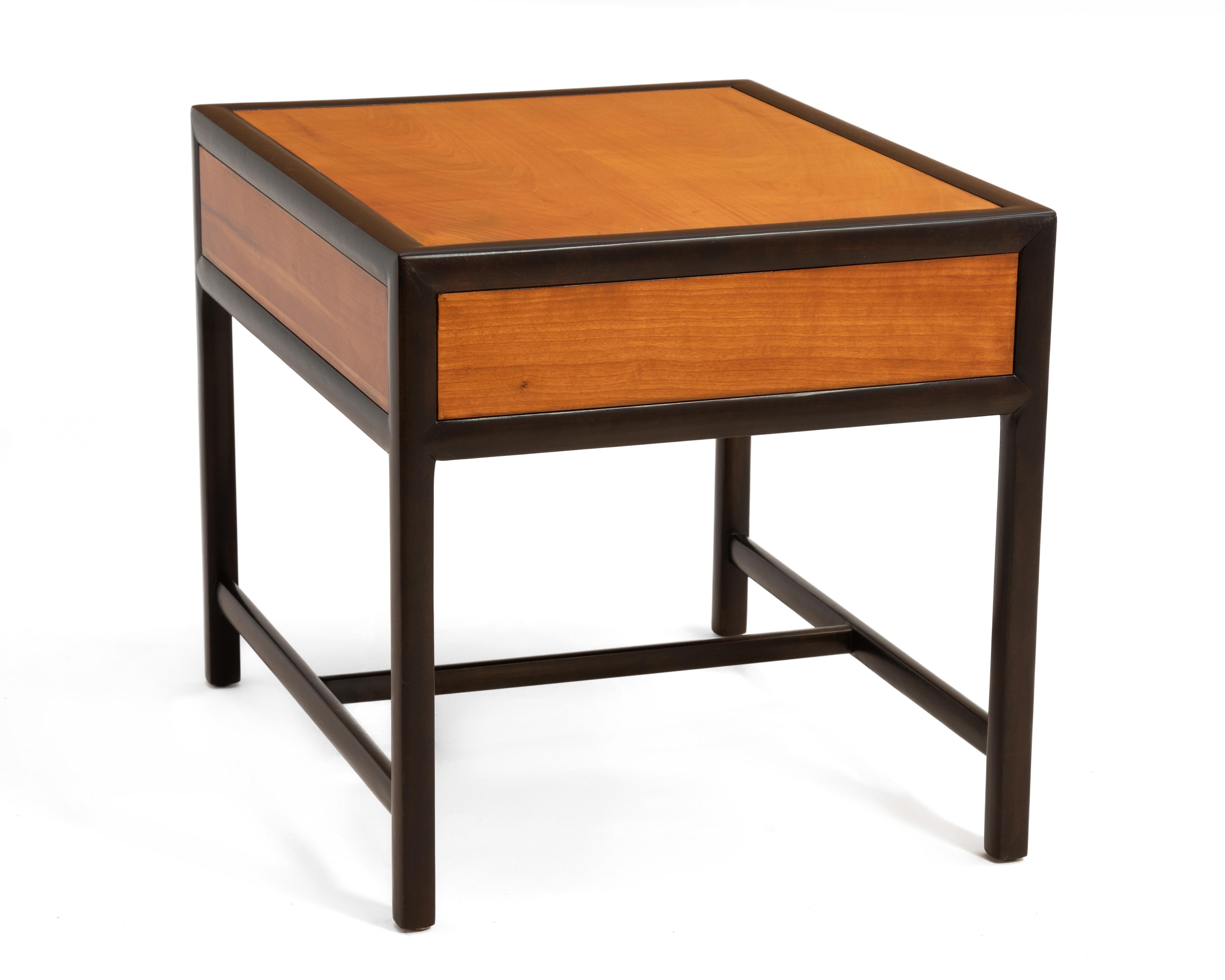 Michael Taylor Baker Möbel New World Collection Two Tone End Table 1950s (Holz) im Angebot