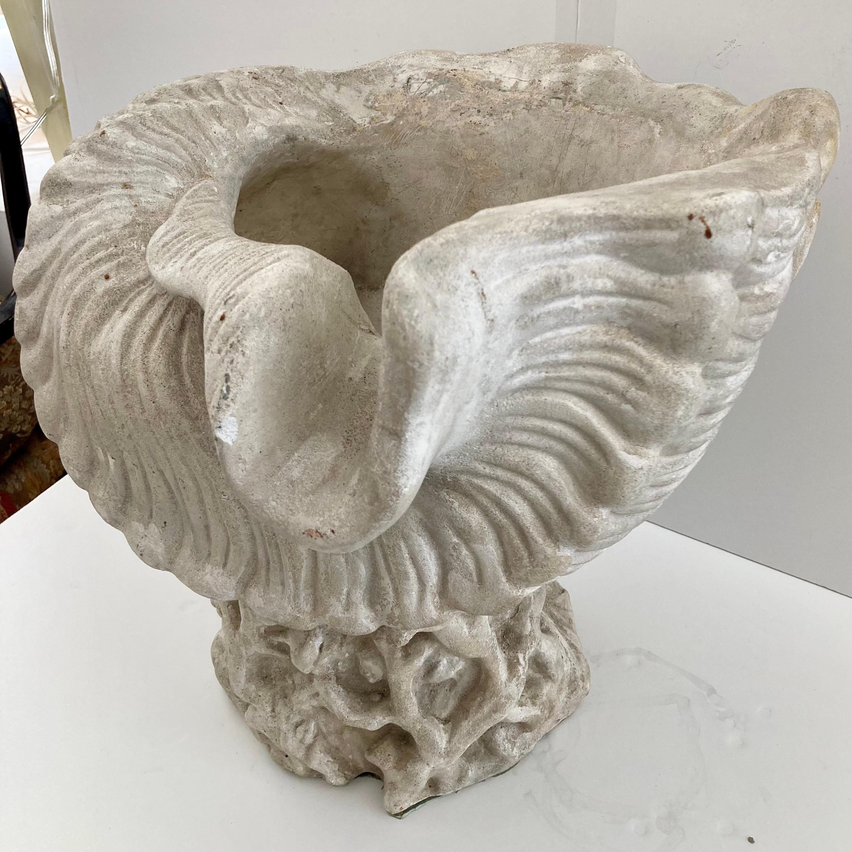 Michael Taylor Gegossene Muschelgrotten-Urne aus Stein (Ende des 20. Jahrhunderts) im Angebot