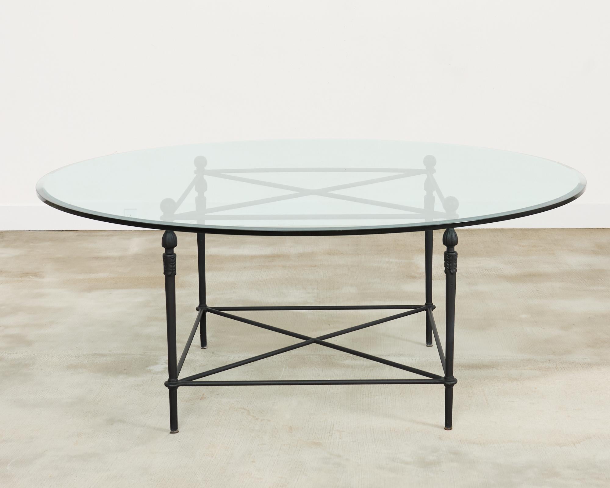 Michael Taylor Design Tavolo da pranzo Montecito neoclassico in vendita 8