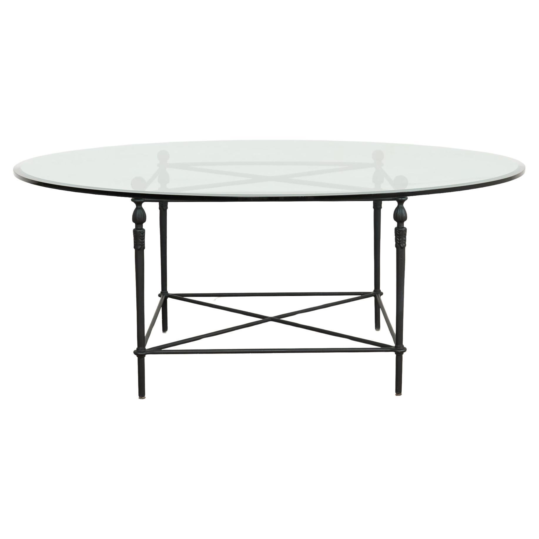 Mesa de comedor neoclásica Montecito de Michael Taylor Design