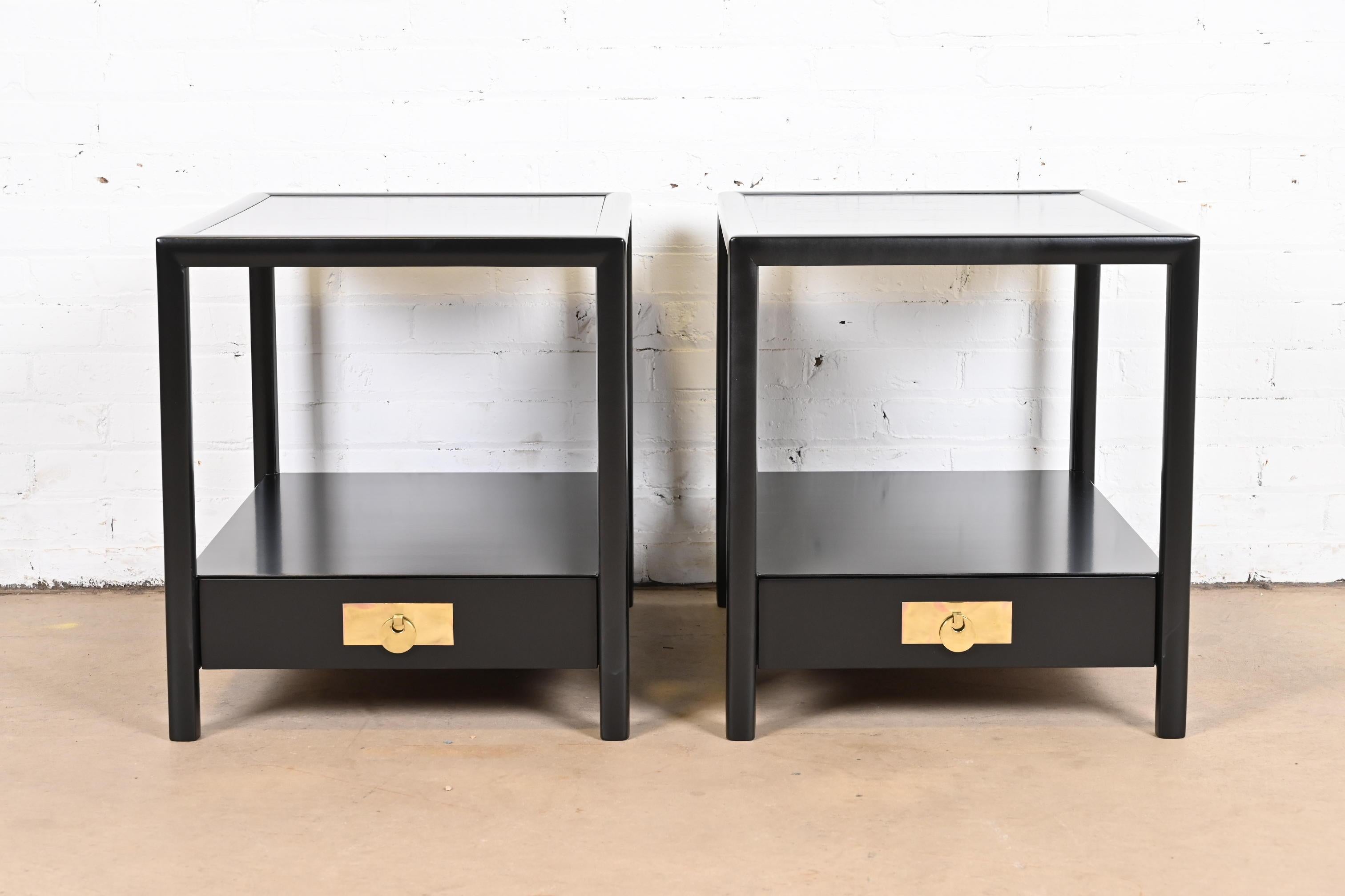 An exceptional pair of mid-century modern Hollywood Regency Chinoiserie nightstands or side tables

By Michael Taylor for Baker Furniture, 