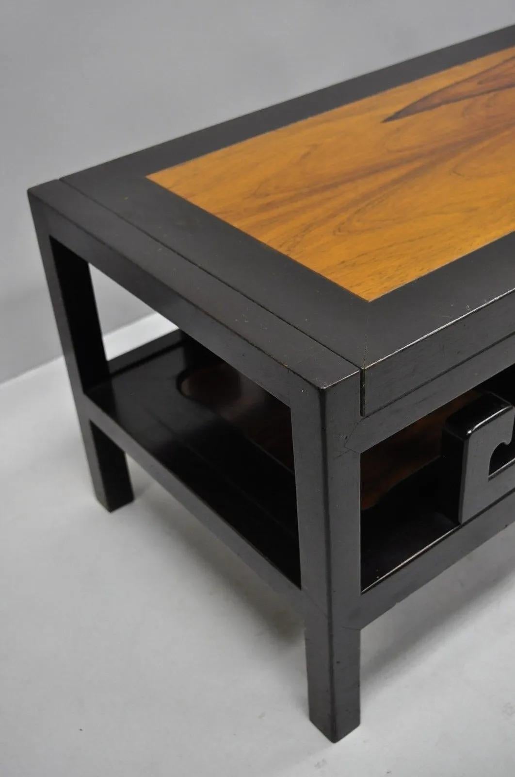 Inconnu Michael Taylor pour Baker Chinoiserie Rosewood Greek Key table basse noire en vente