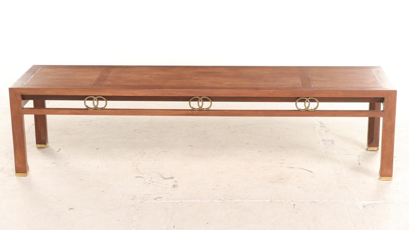Der Coffee Table von Michael Taylor für Baker, USA 1950er Jahre - ein echtes Vintage-Schmuckstück, das Form und Funktion perfekt vereint. Dieses exquisite, mit viel Liebe zum Detail gefertigte Möbelstück wird Ihren Wohnbereich mit seinem zeitlosen