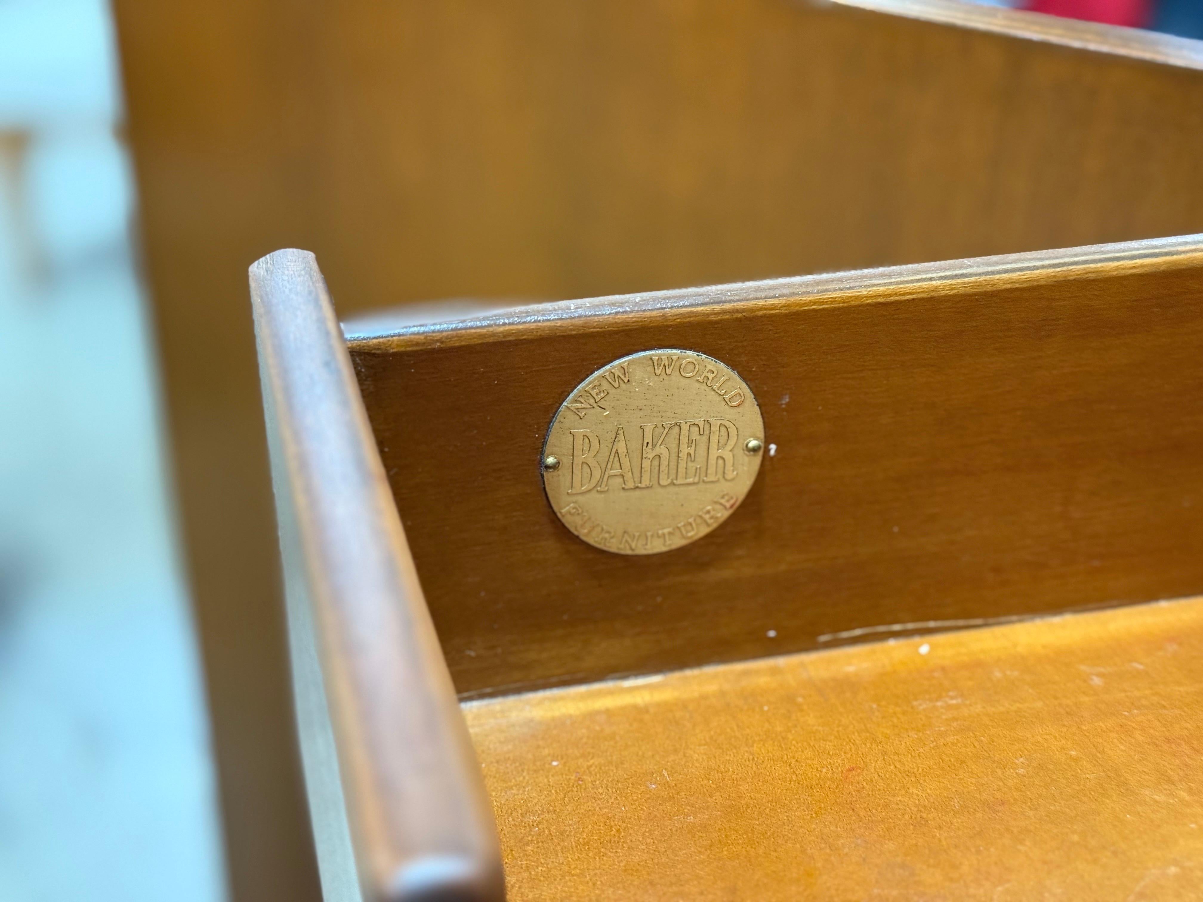 Michael Taylor para Baker - Armario Credenza - Colección Nuevo Mundo - Nogal 3