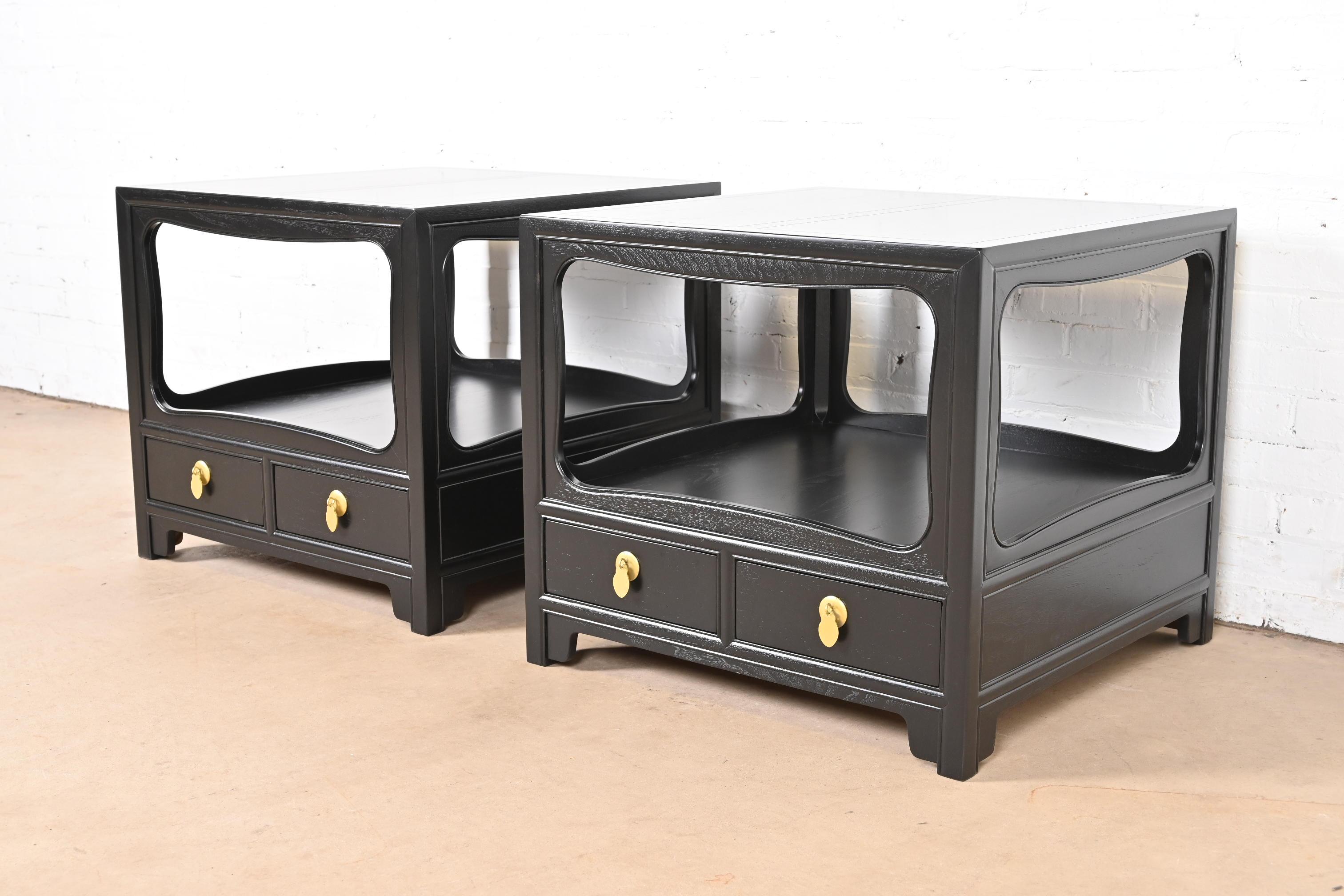 An exceptional pair of mid-century modern Hollywood Regency Chinoiserie nightstands or side tables

By Michael Taylor for Baker Furniture, 