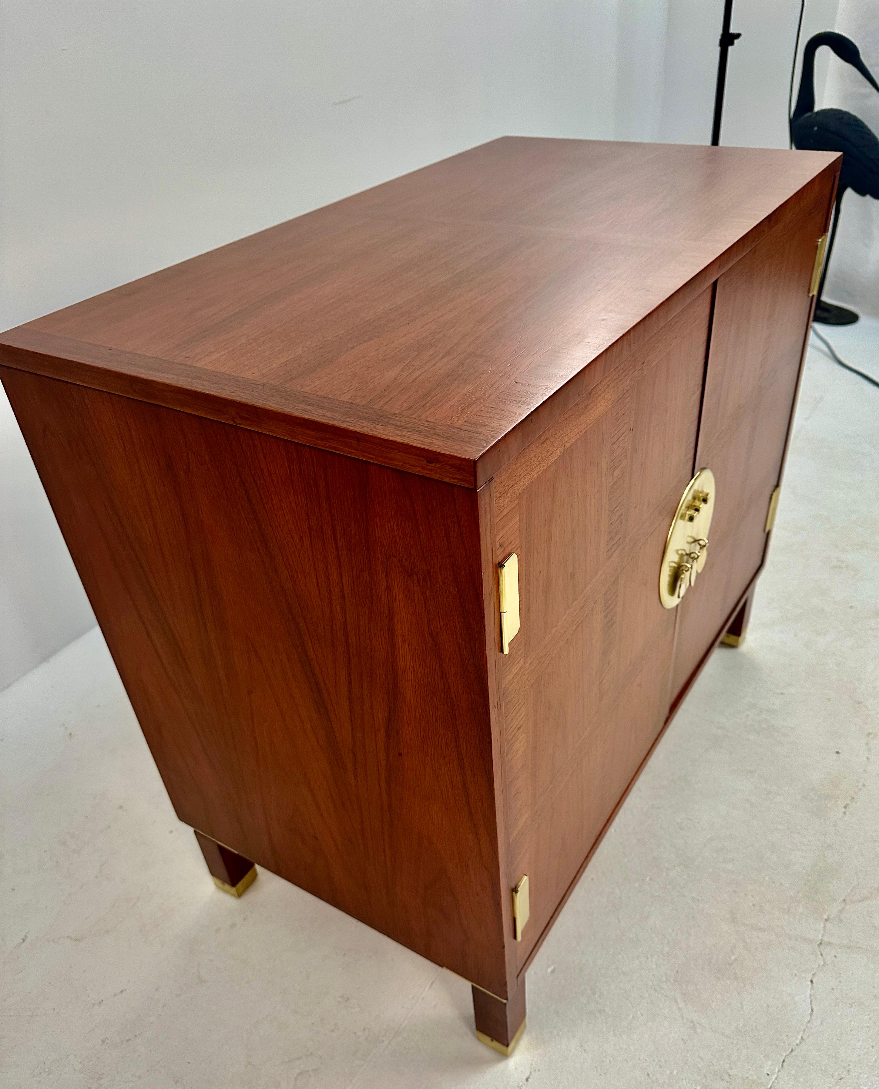 Mobile Baker Far East Collection di Michael Taylor, USA c 1970 In condizioni buone in vendita a Norwalk, CT