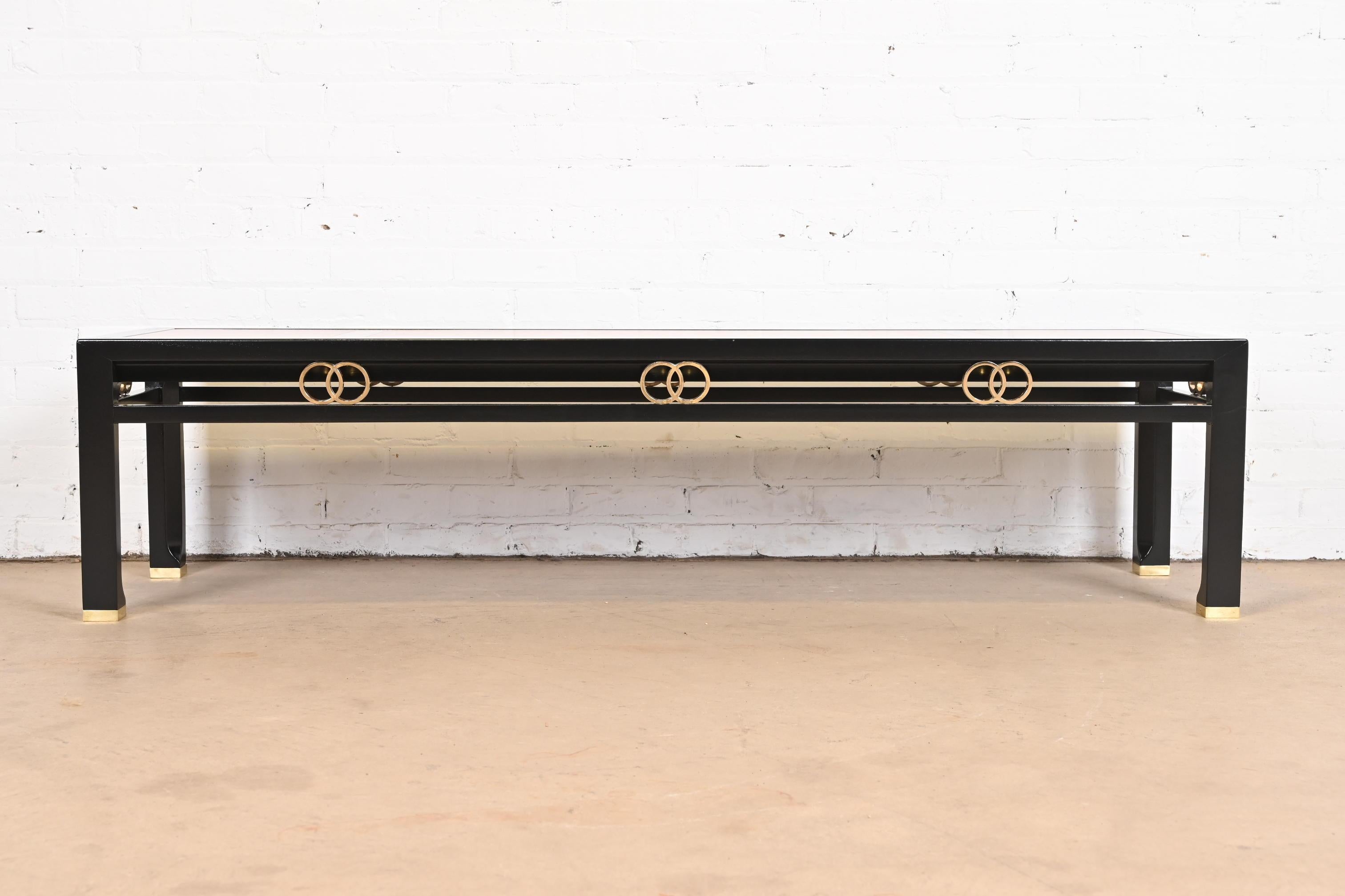 Mid-Century Modern Table basse de la collection Far East de Michael Taylor pour Baker, nouvellement revernie en vente