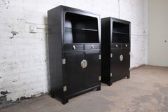 Michael Taylor für Baker Far East Kollektion Ebonisierte Chinoiserie Wandschränke