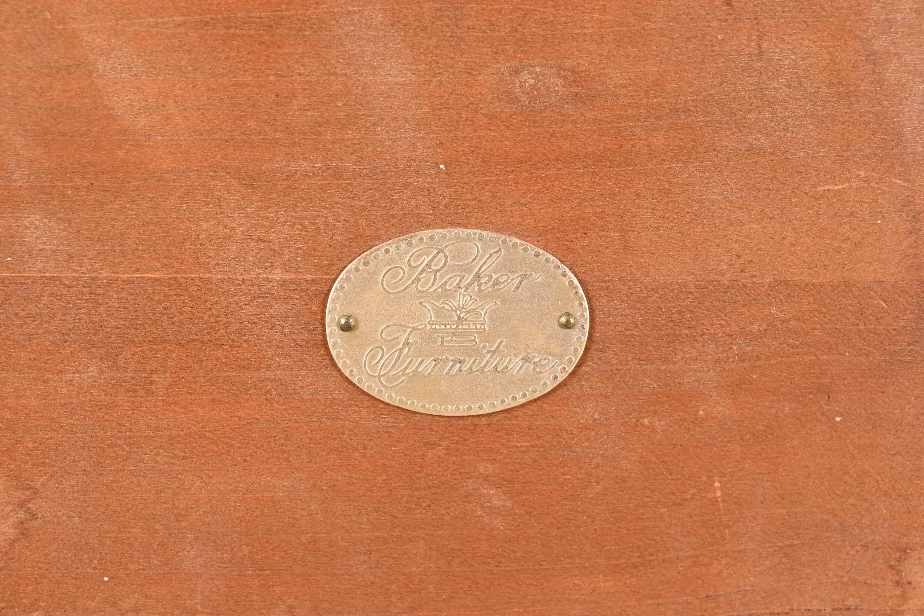 Table basse en teck, noyer et laiton Michael Taylor for Baker Far East Collection en vente 6