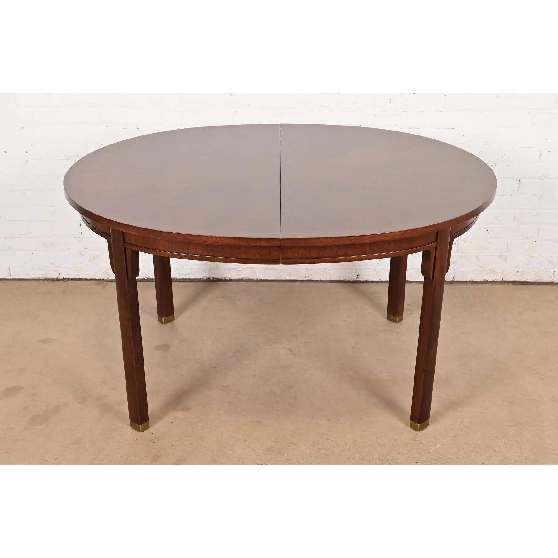 Michael Taylor para Baker Far East Collection Mesa de comedor de nogal, repintada en venta 2