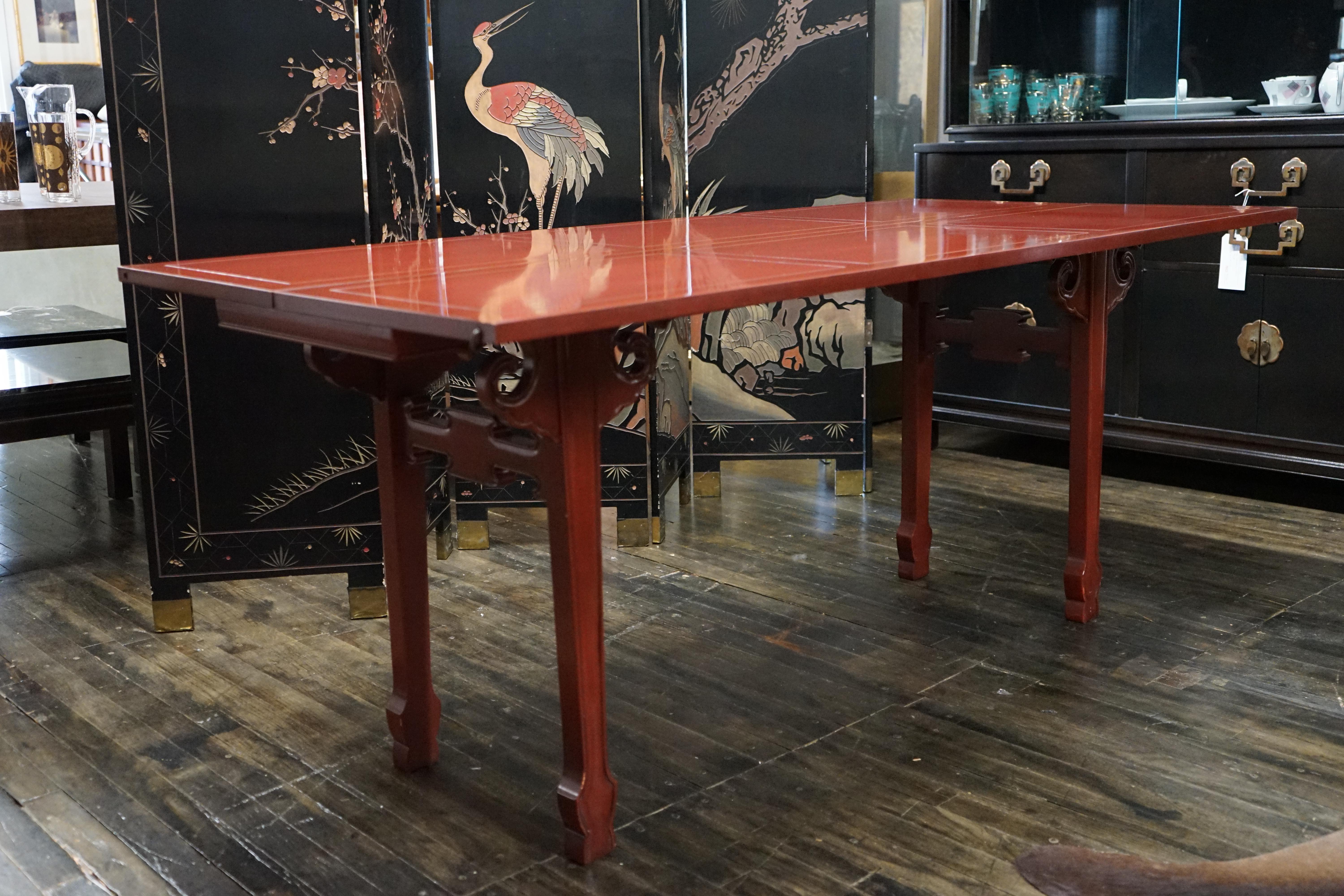 Michael Taylor for Baker Table console extensible Far East en laque oxblood en vente 3