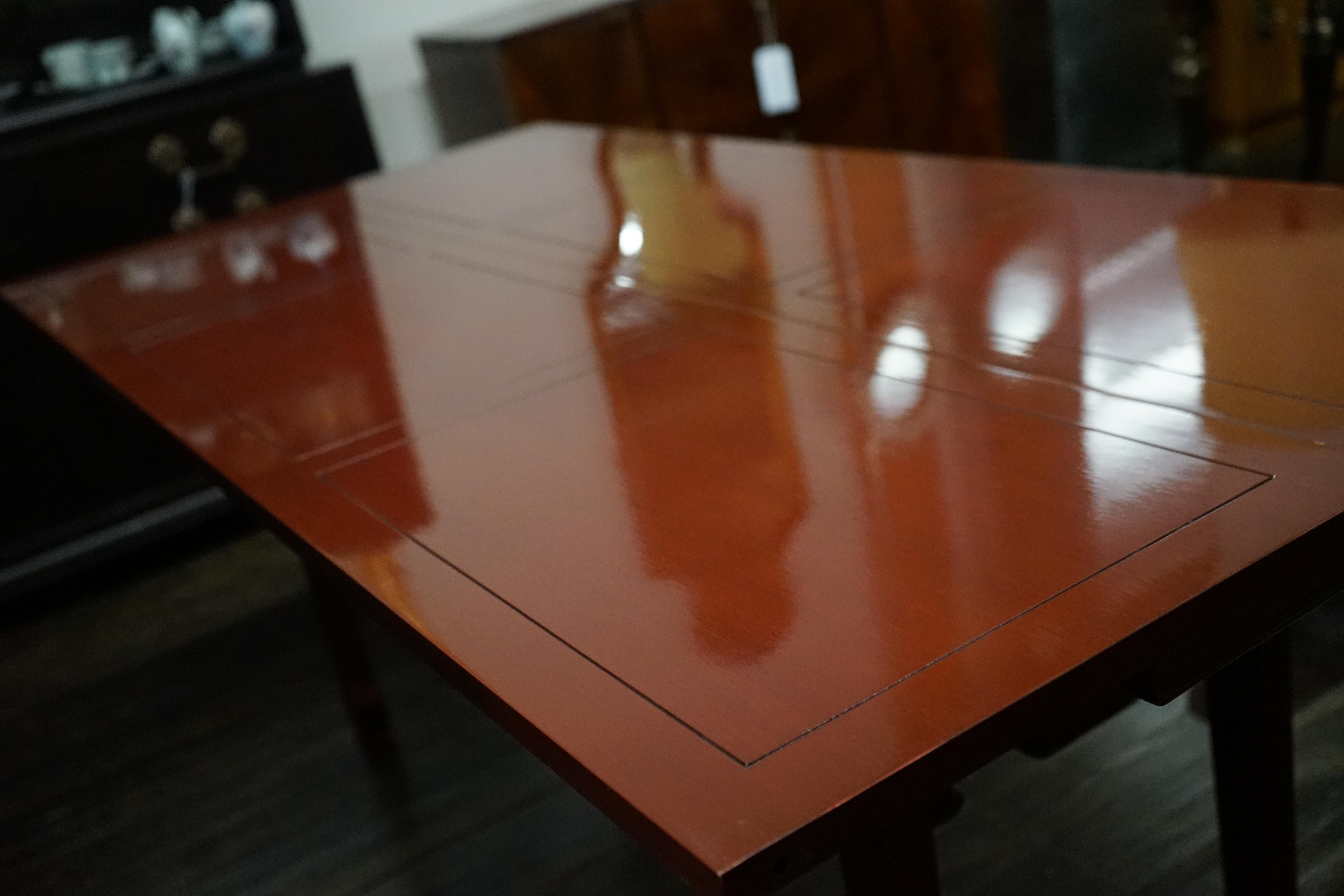 Michael Taylor for Baker Table console extensible Far East en laque oxblood en vente 4