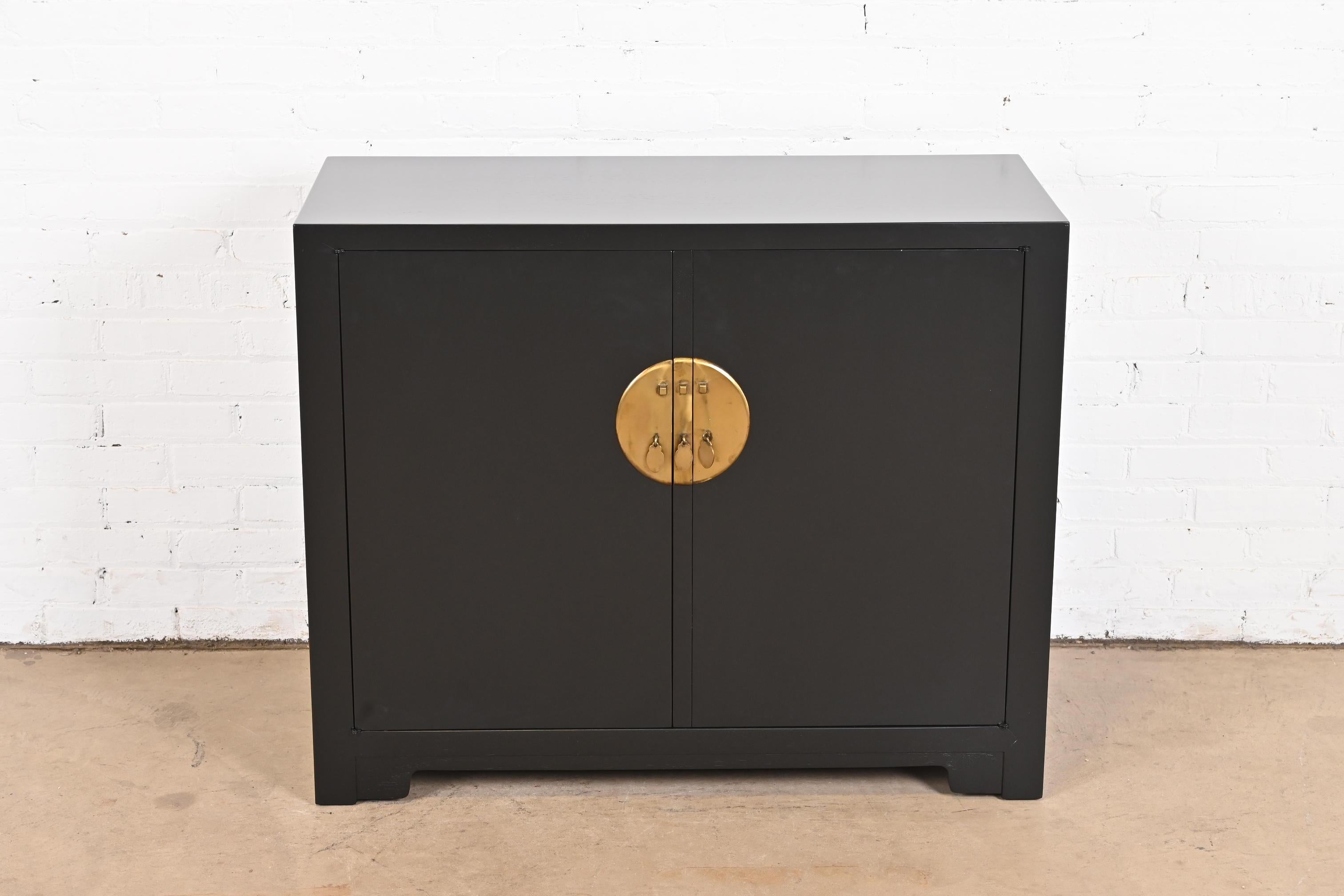 A gorgeous mid-century modern Hollywood Regency Chinoiserie buffet server or bar cabinet

By Michael Taylor for Baker Furniture, 