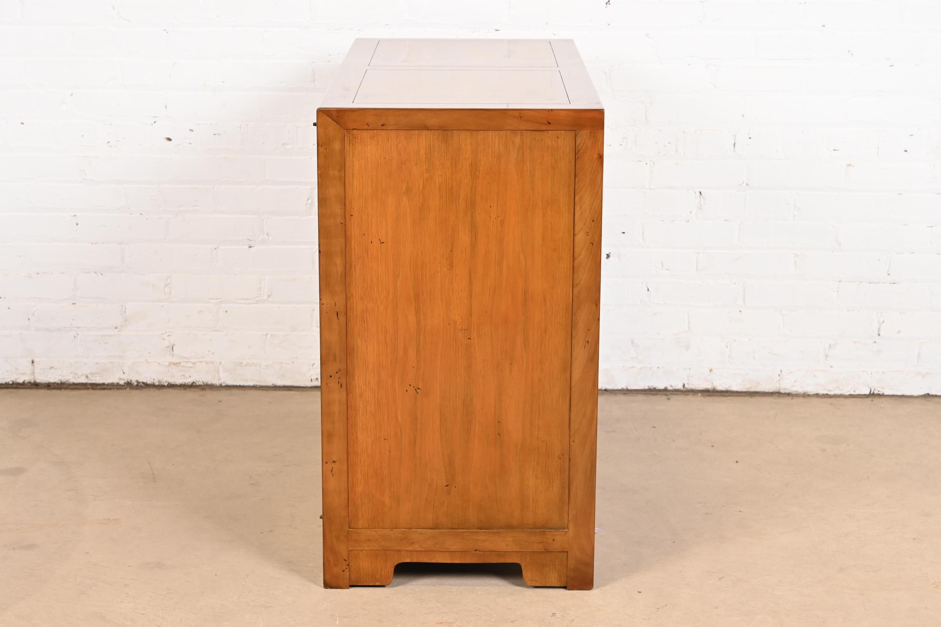 Michael Taylor per Baker Furniture Mobile da bar in noce sbavato, 1960 in vendita 3
