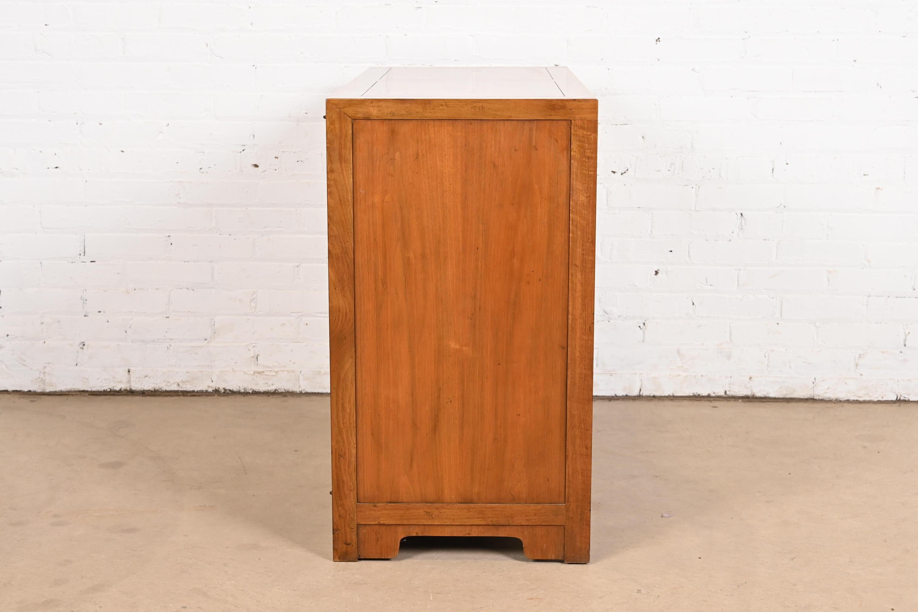 Michael Taylor per Baker Furniture Mobile da bar in noce sbavato, 1960 in vendita 3