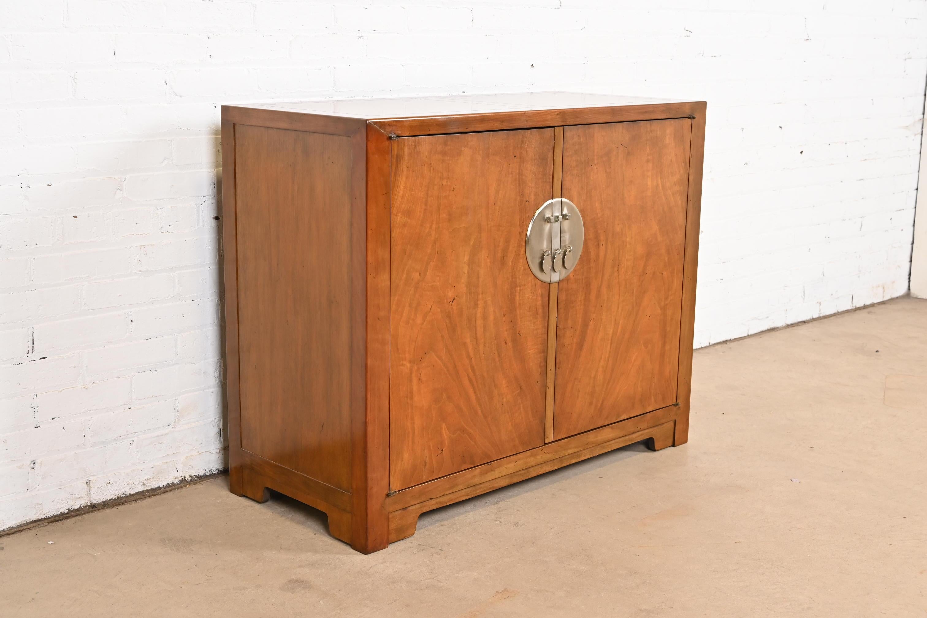 Americano Michael Taylor per Baker Furniture Mobile da bar in noce sbavato, 1960 in vendita