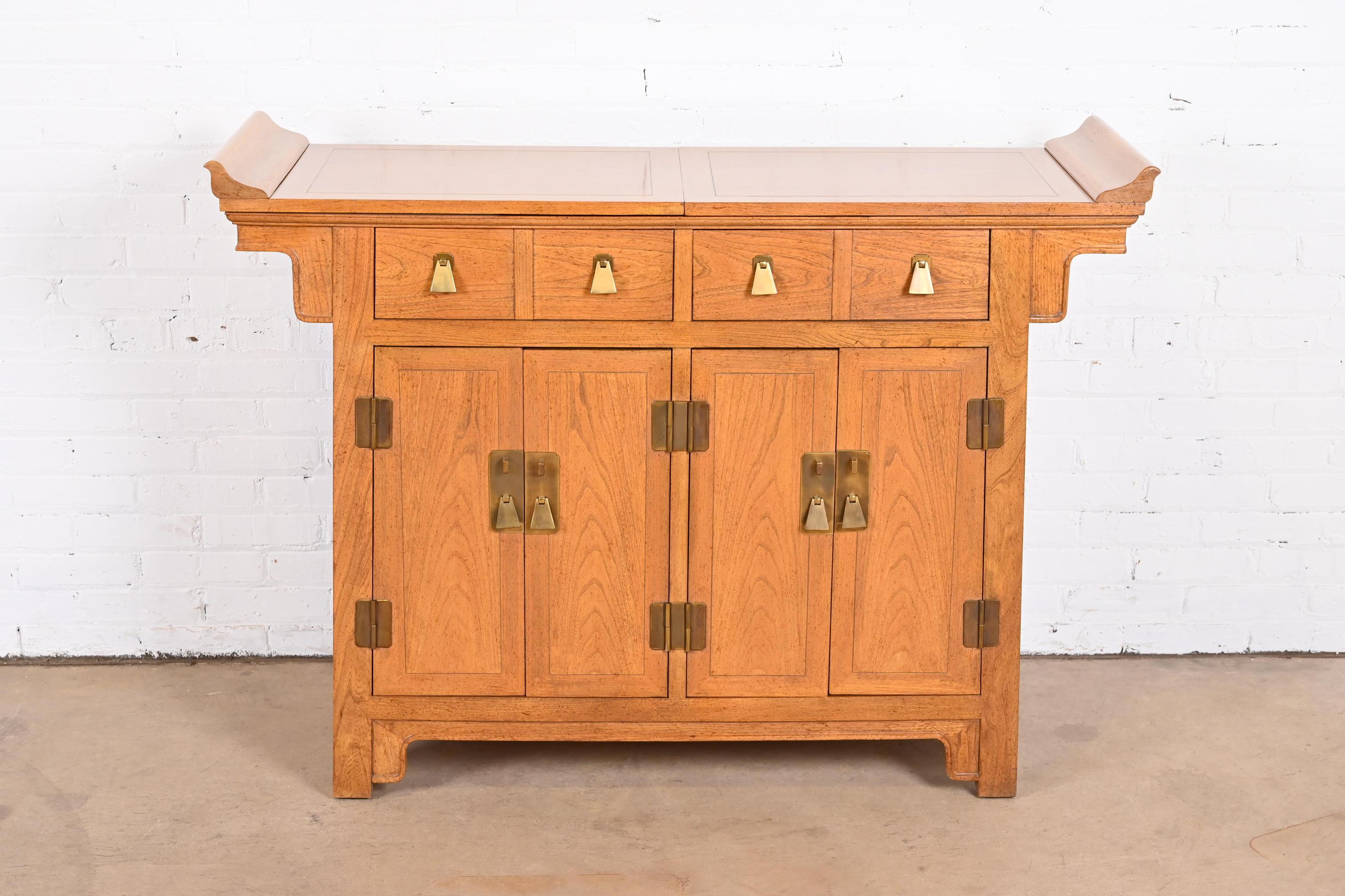 A gorgeous Mid-Century Modern Hollywood Regency Chinoiserie sideboard buffet or bar cabinet

By Michael Taylor for Baker Furniture

USA, Circa 1970s

Carved solid elm wood, with original brass hardware.

Measures: 52.13