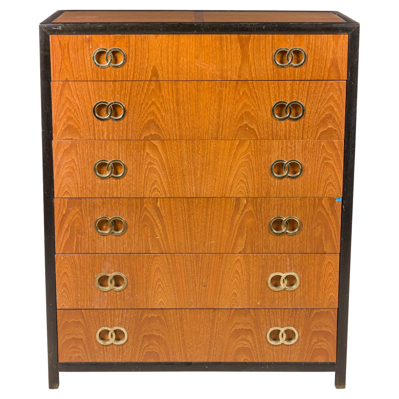 Michael Taylor for Baker Furniture Co. 6 tiroirs en noyer et poignée en anneau